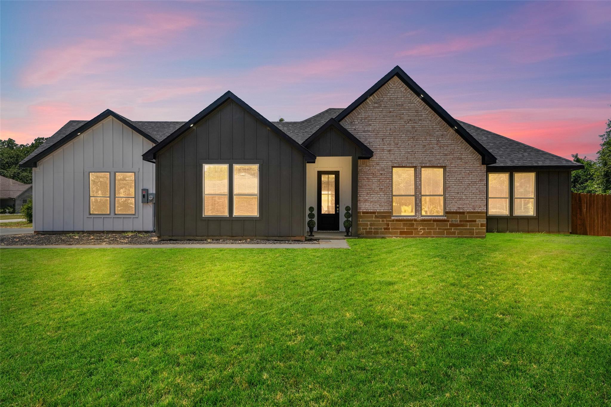 main property photo 0