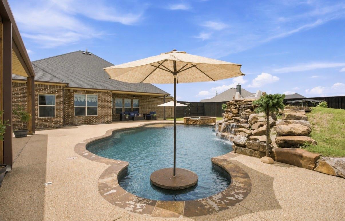 main property photo 23