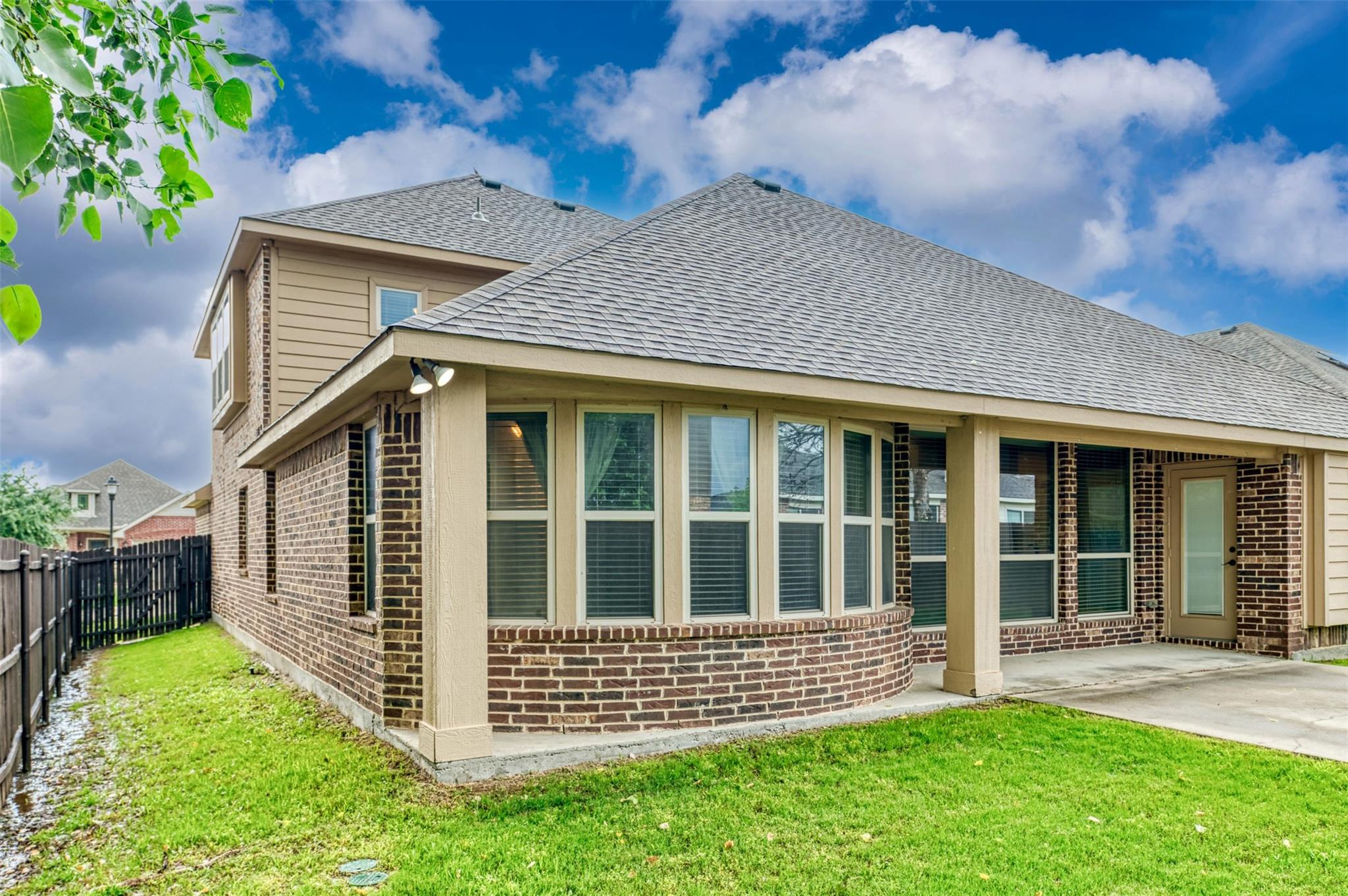 main property photo 28