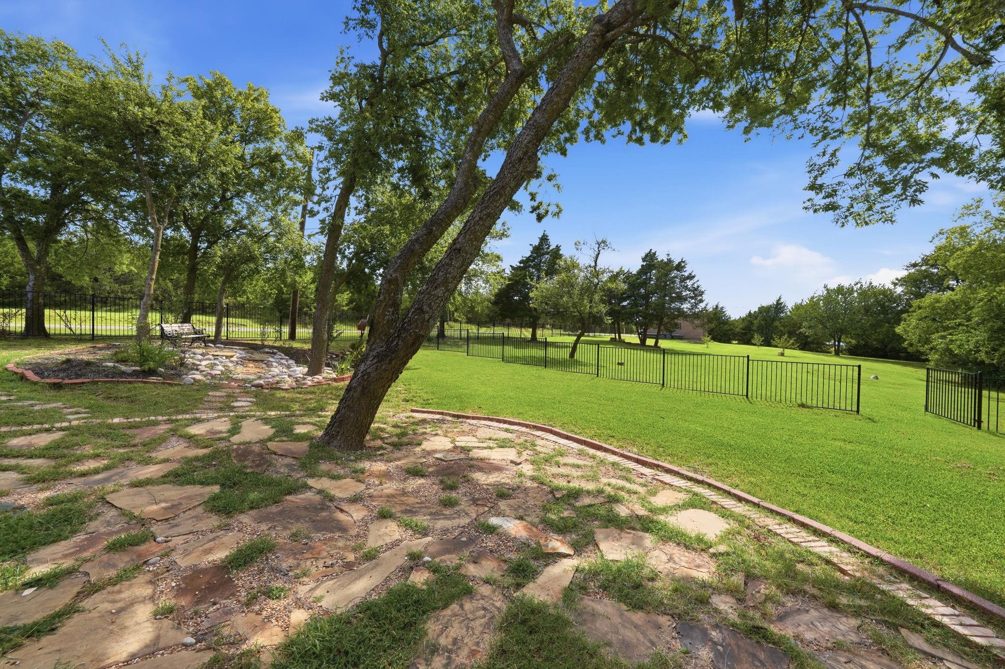 main property photo 28