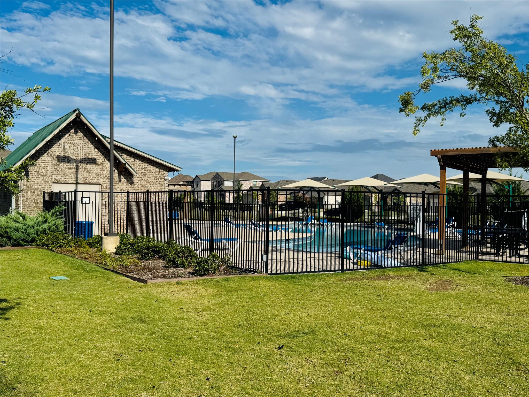 main property photo 27