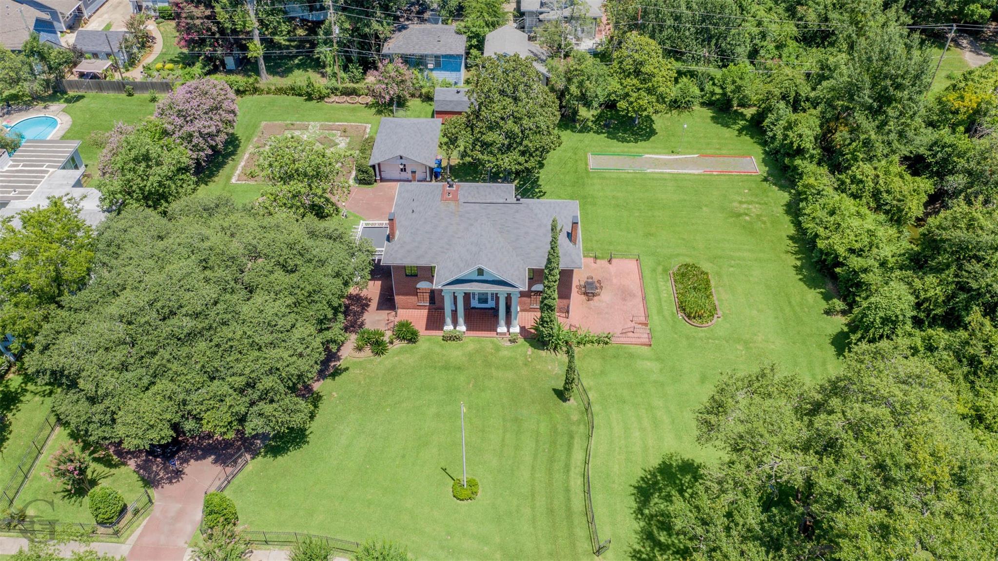 main property photo 28
