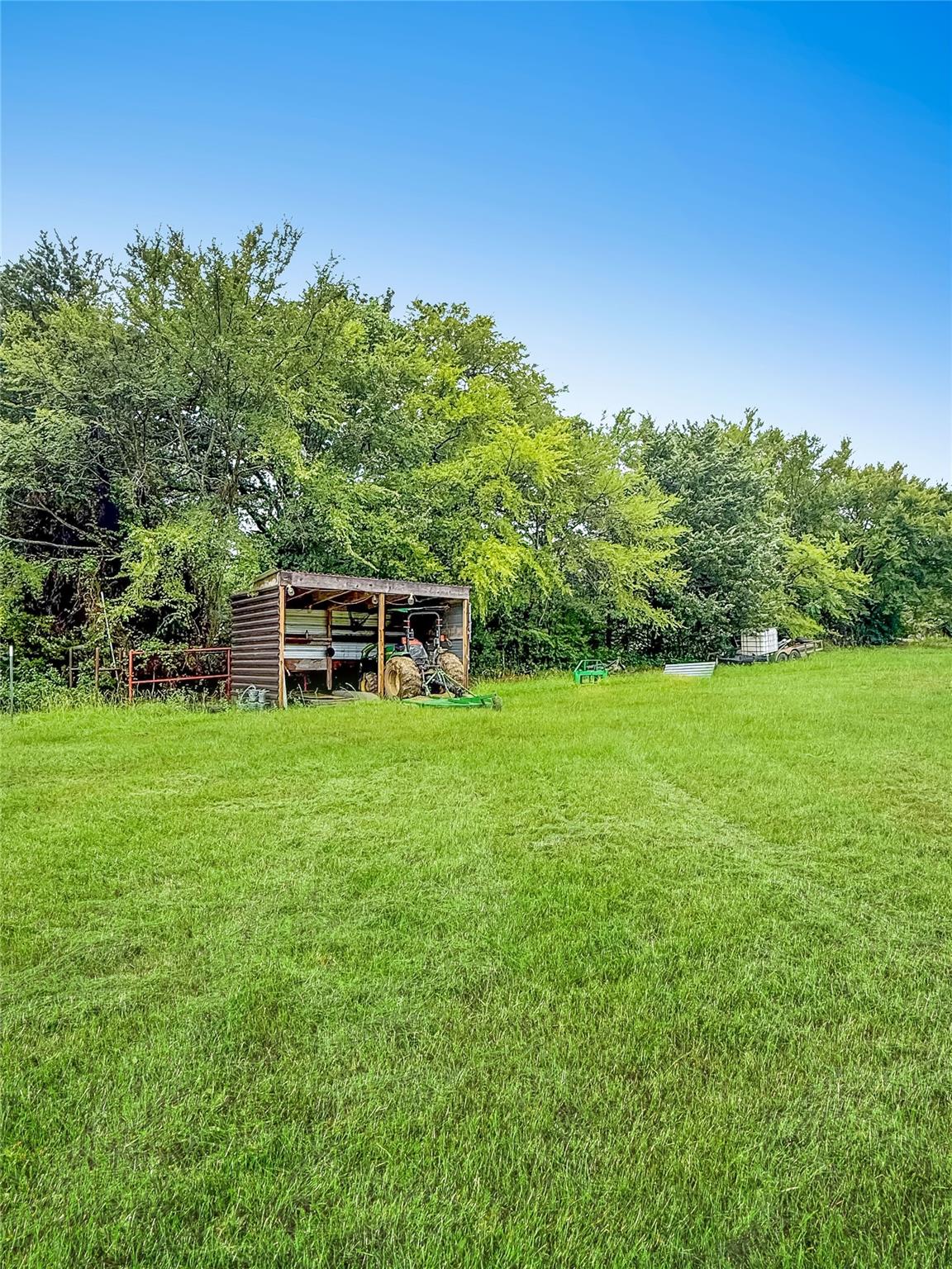 main property photo 9