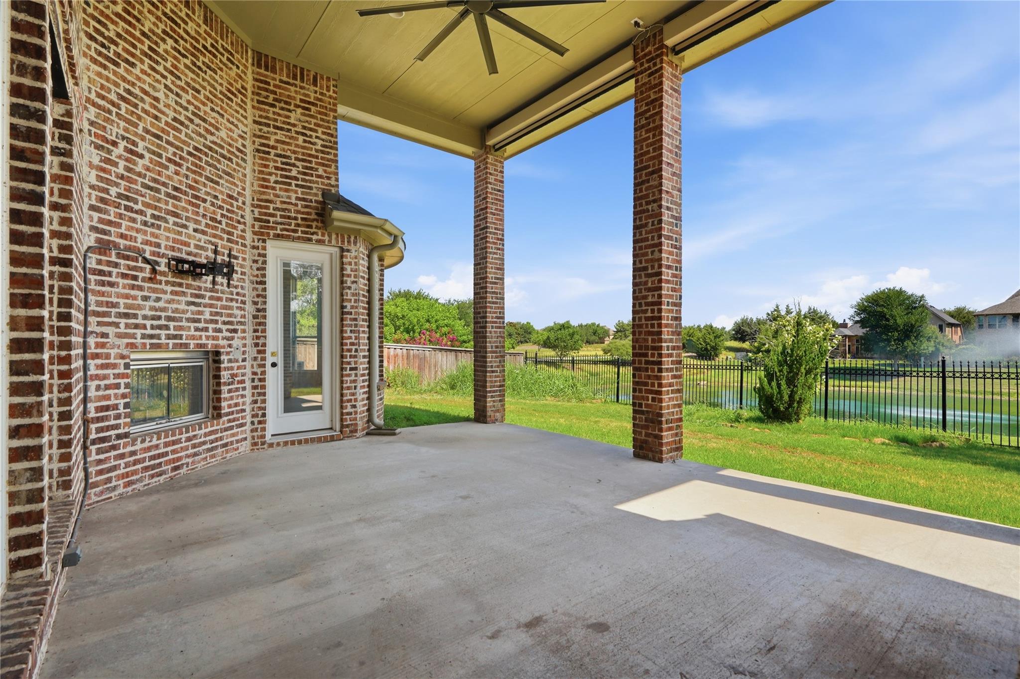 main property photo 30