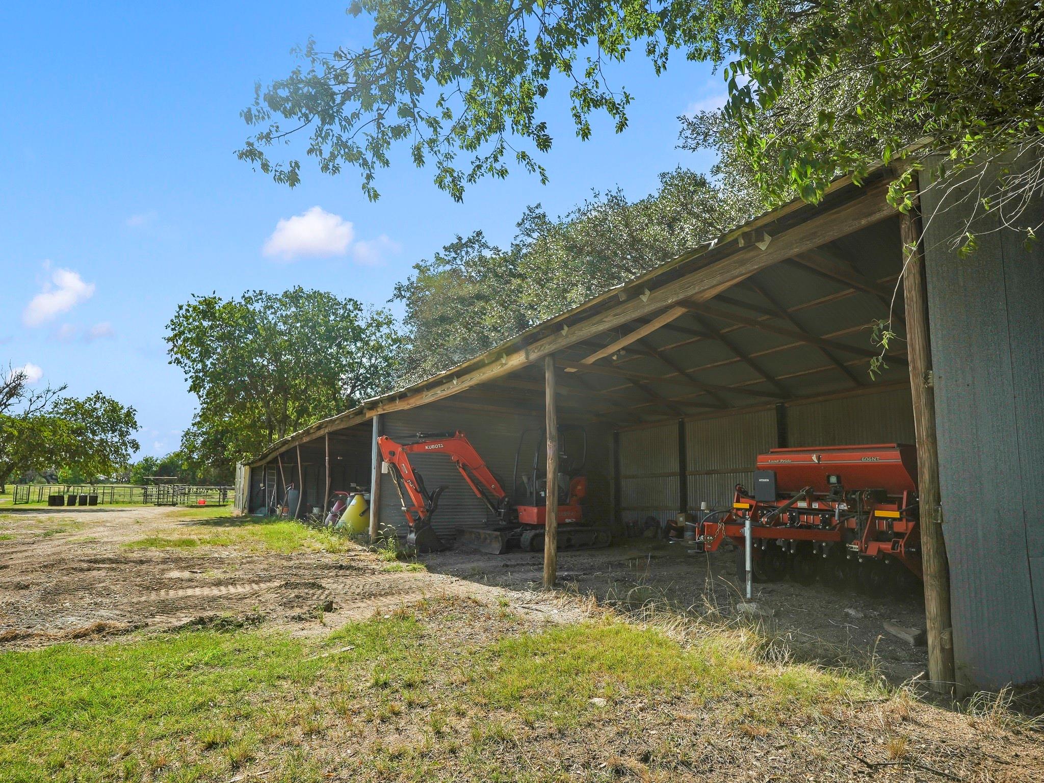 main property photo 16