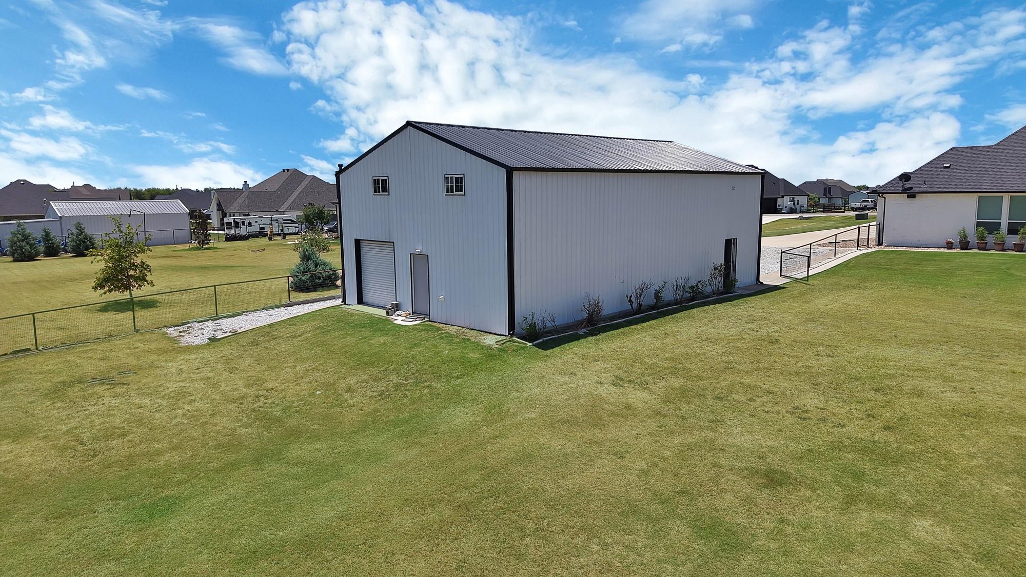 main property photo 30