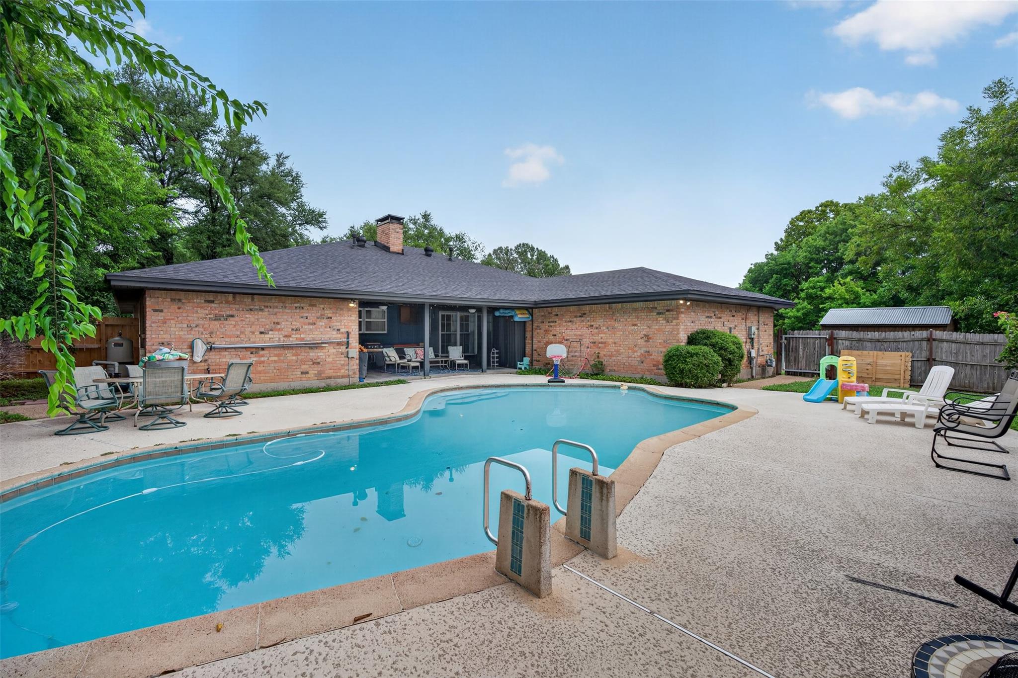 main property photo 16