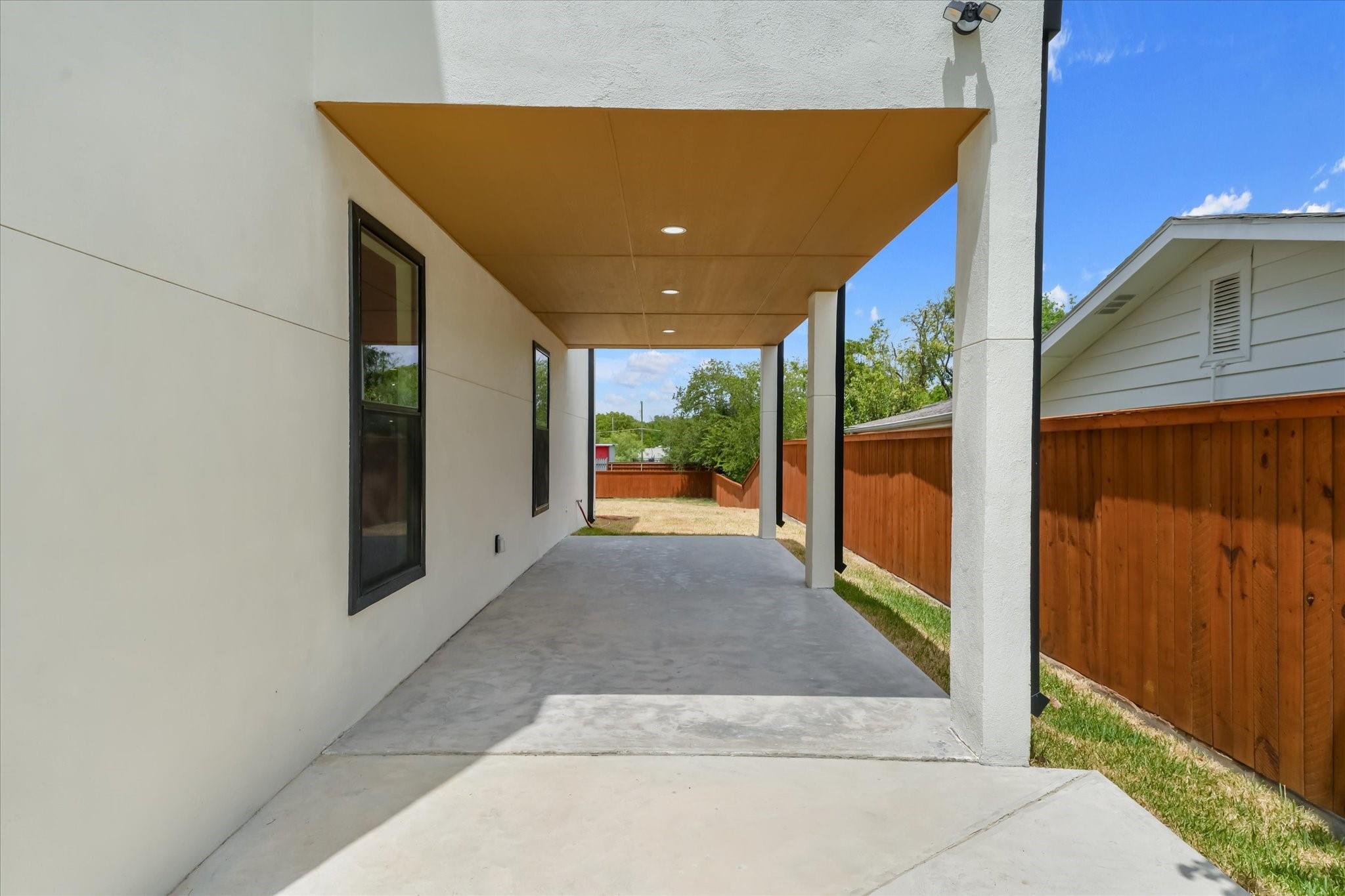 main property photo 23
