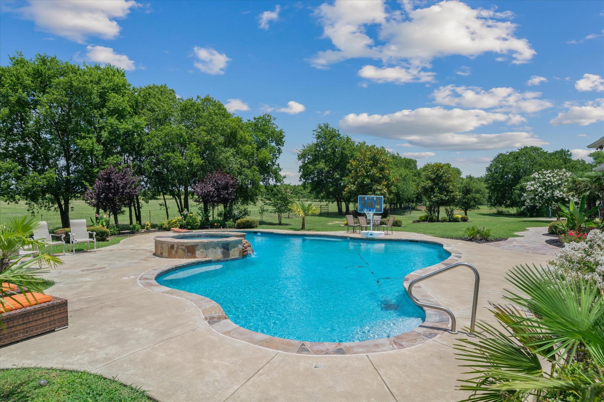 main property photo 39