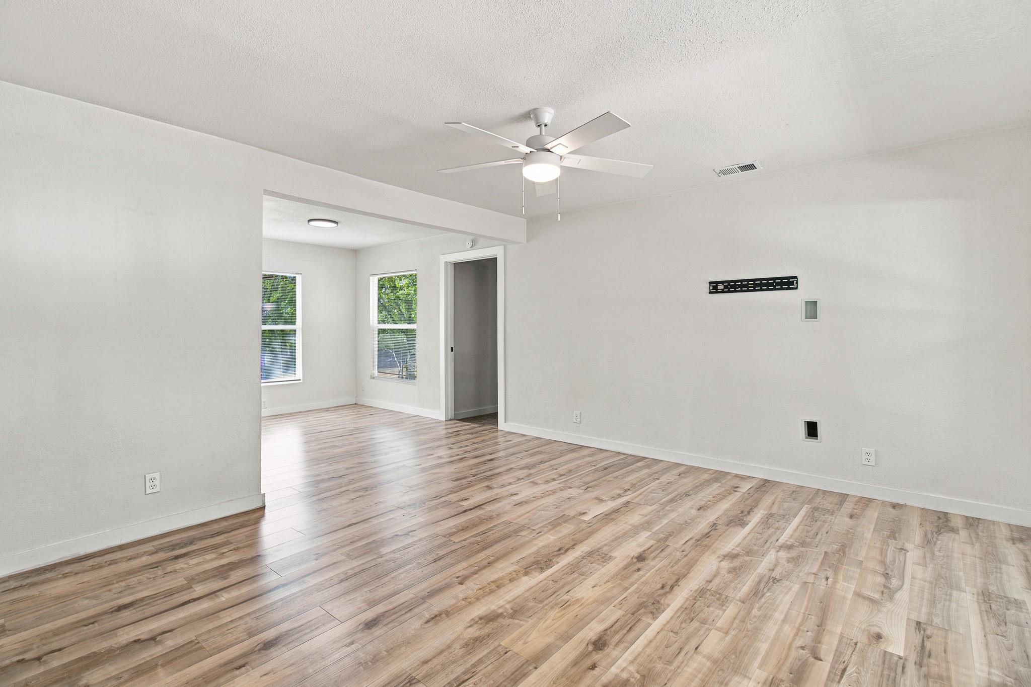 property viewer photo 3