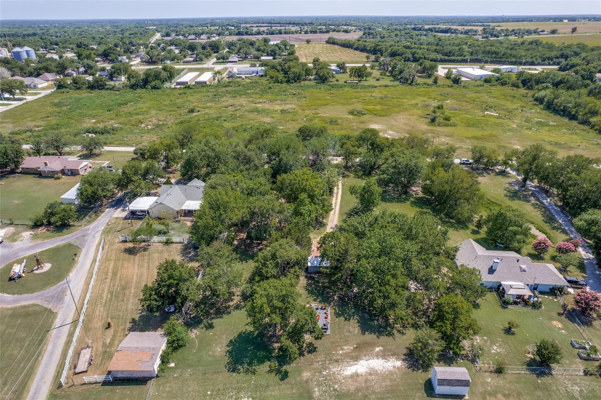 main property photo 28