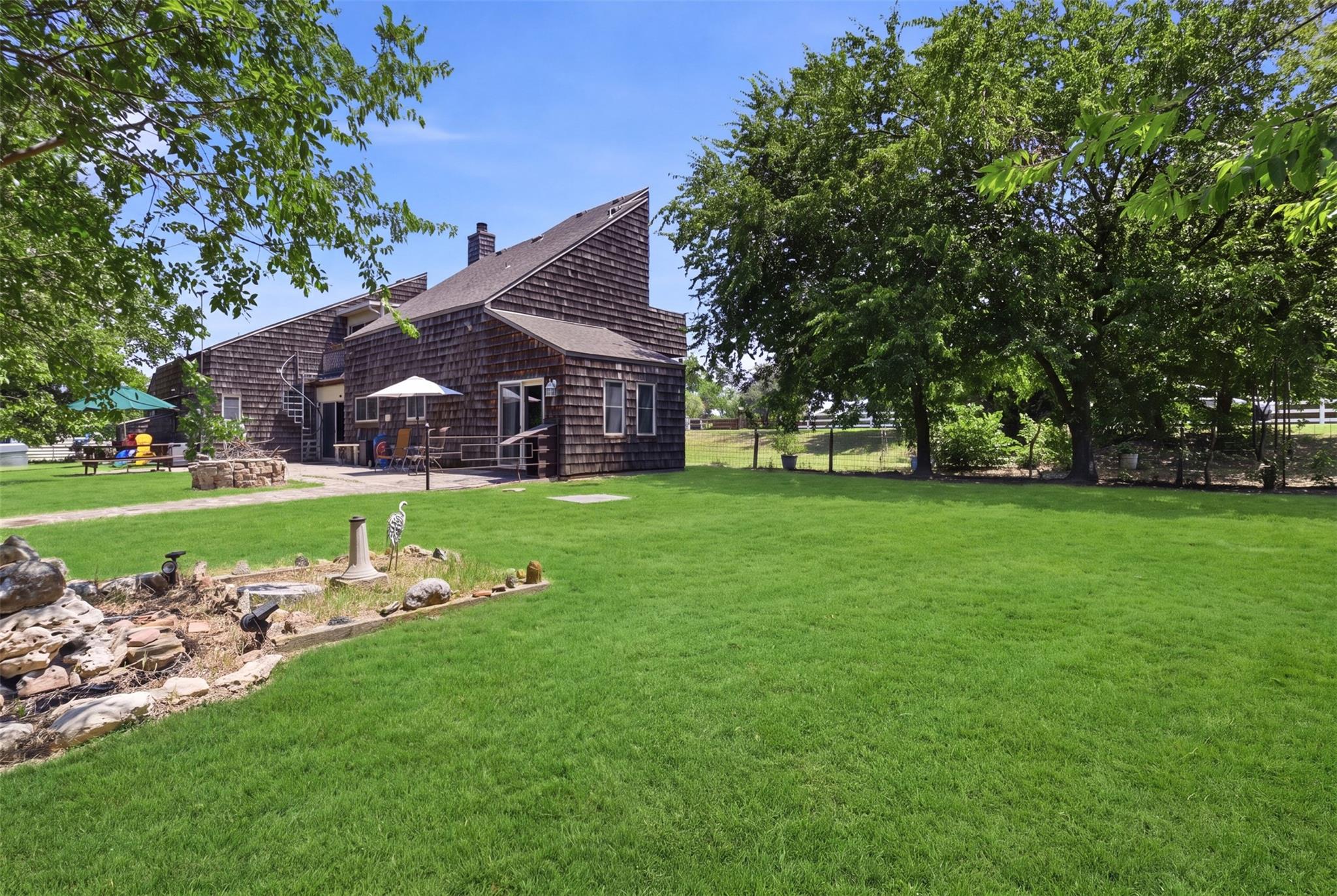 main property photo 25