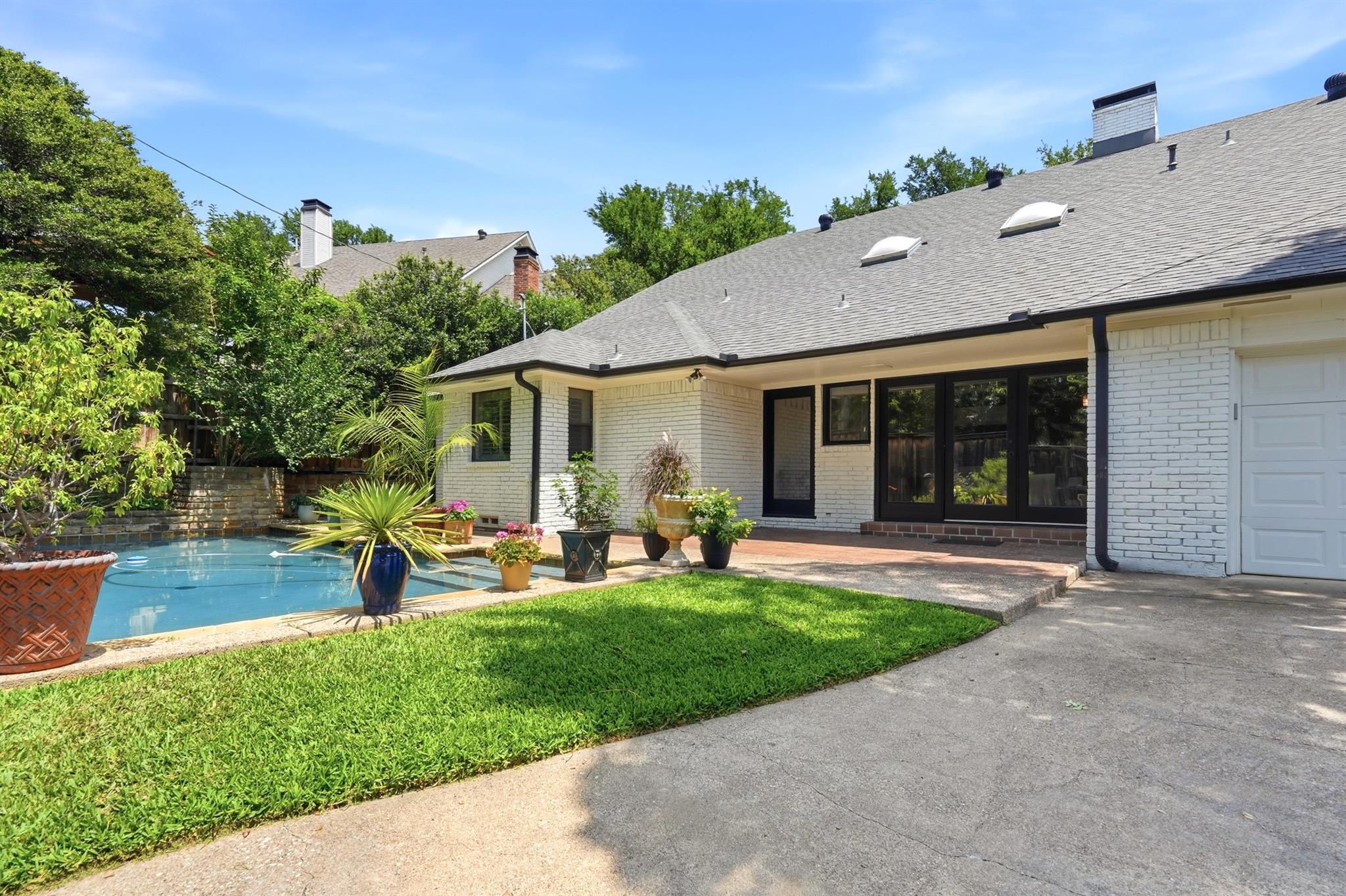 property viewer photo 36
