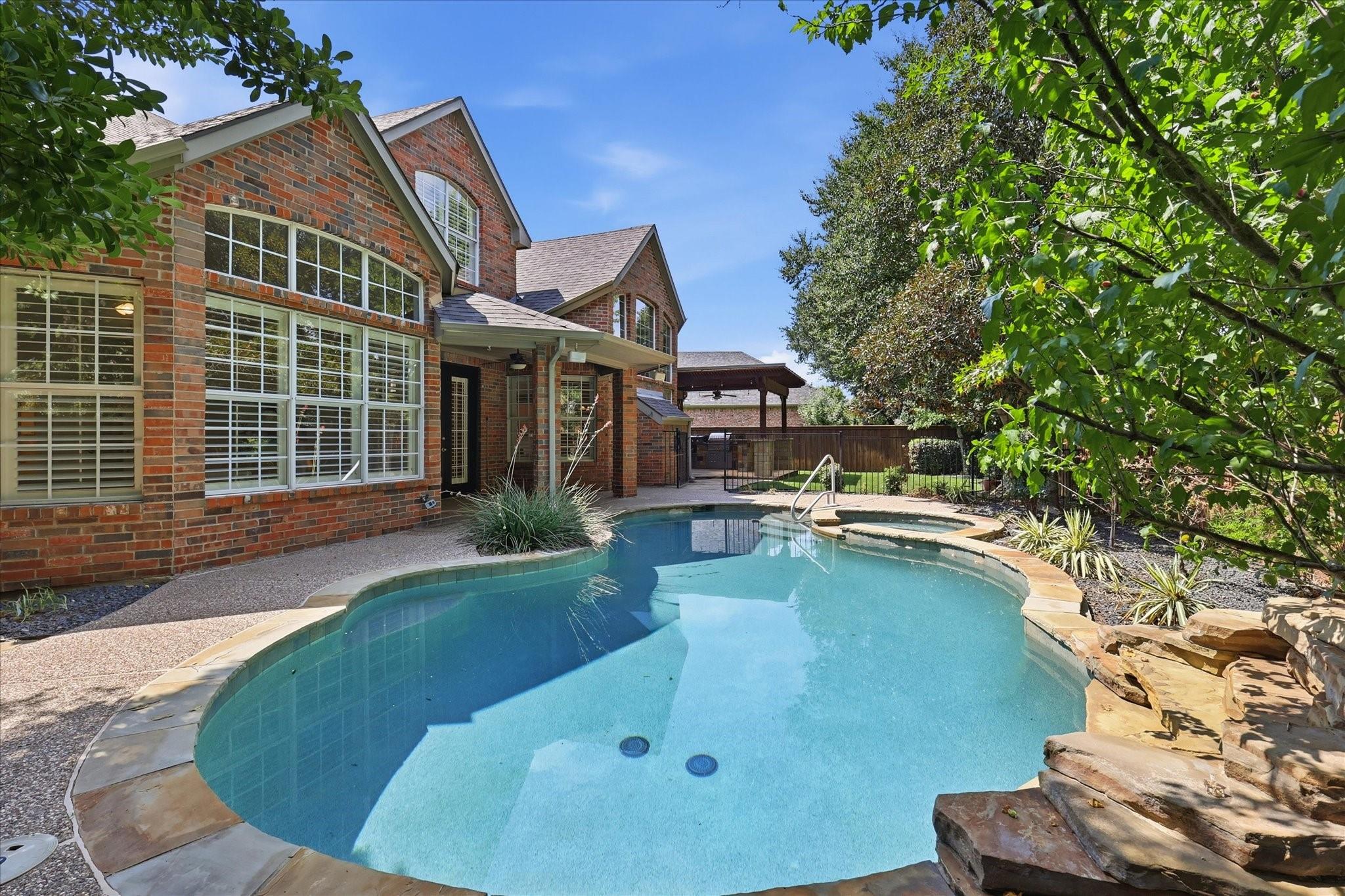main property photo 34