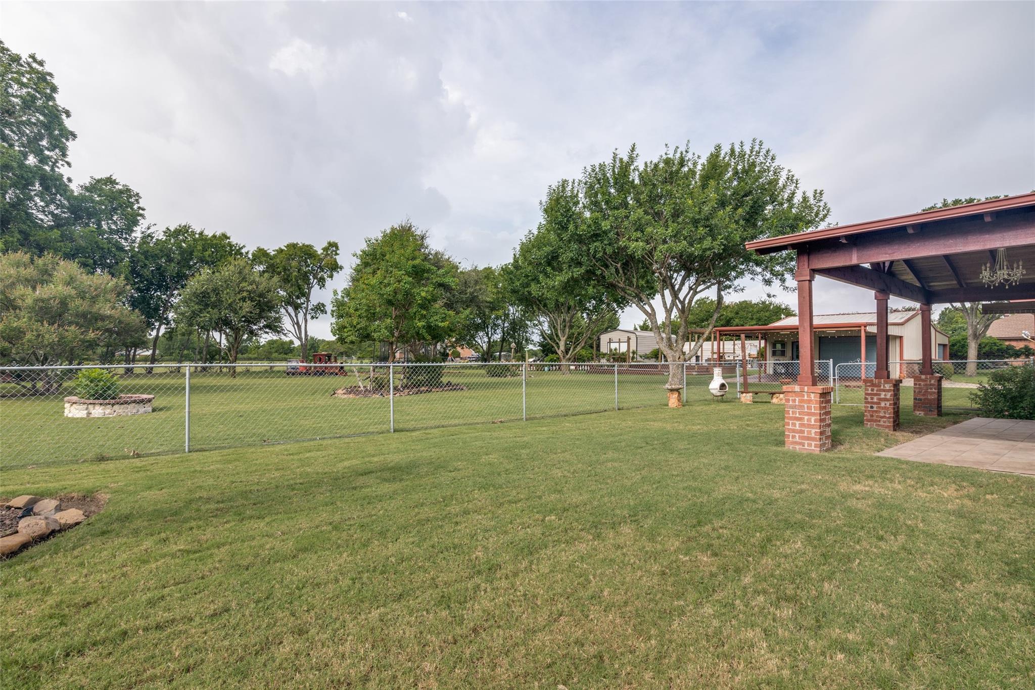 main property photo 19