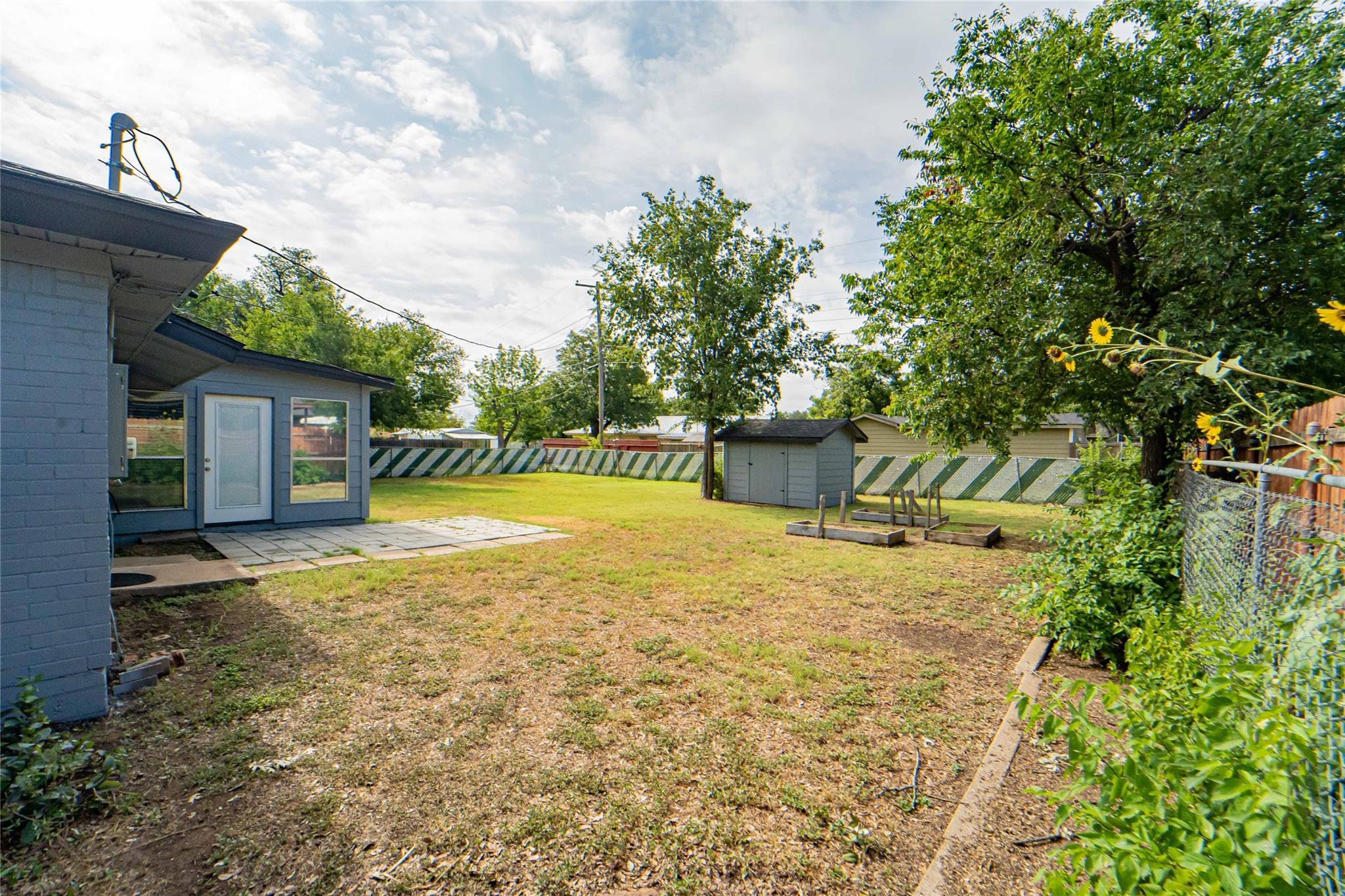 main property photo 28