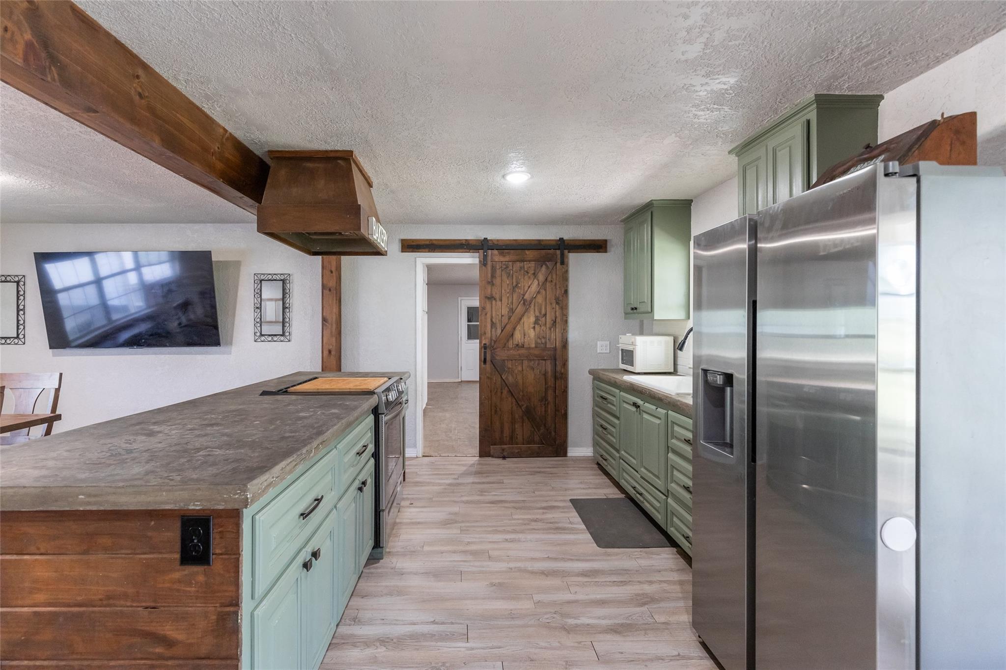 main property photo 19