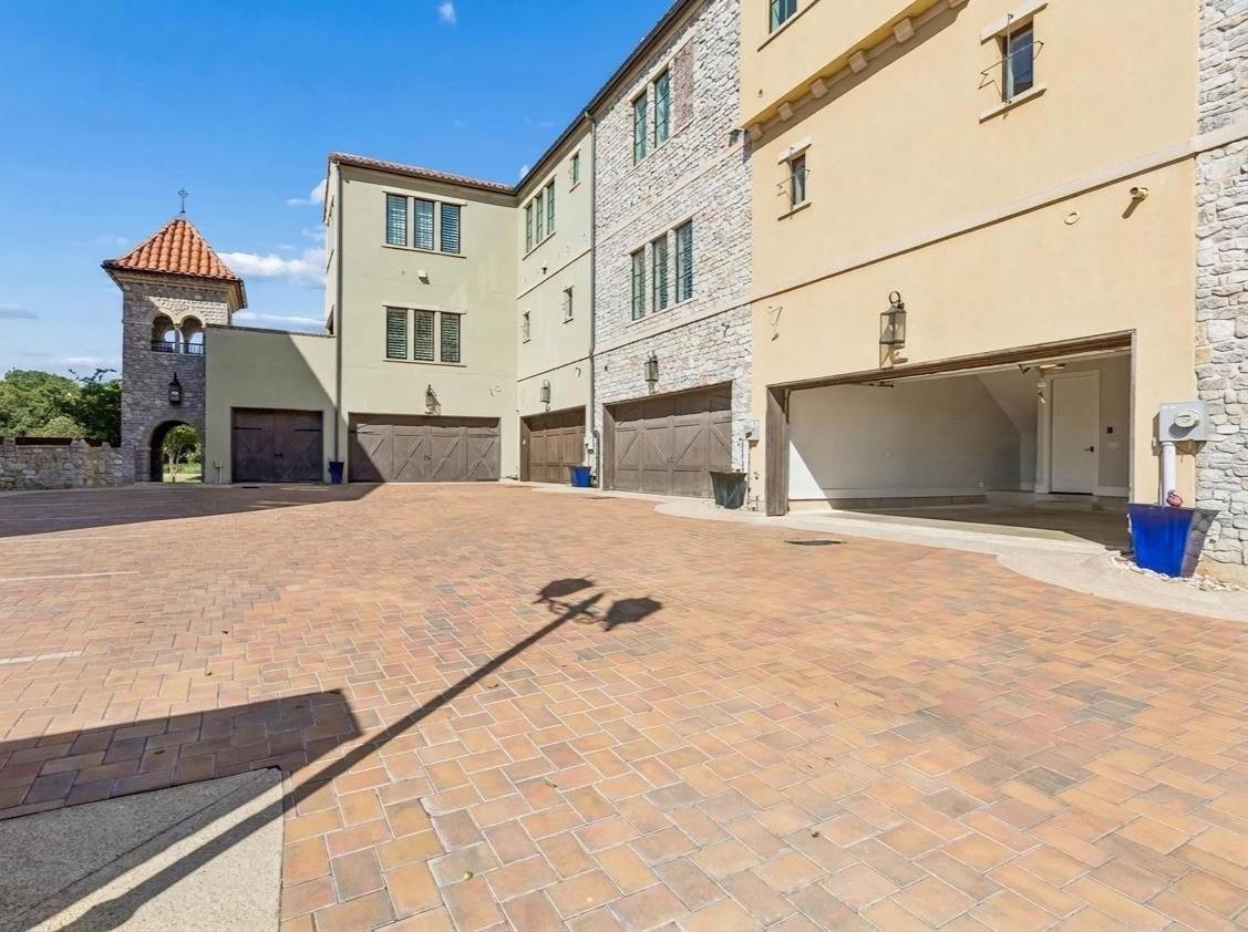 main property photo 31