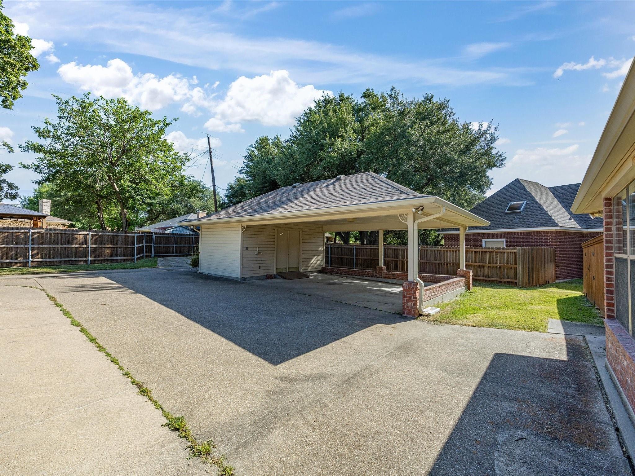 main property photo 28