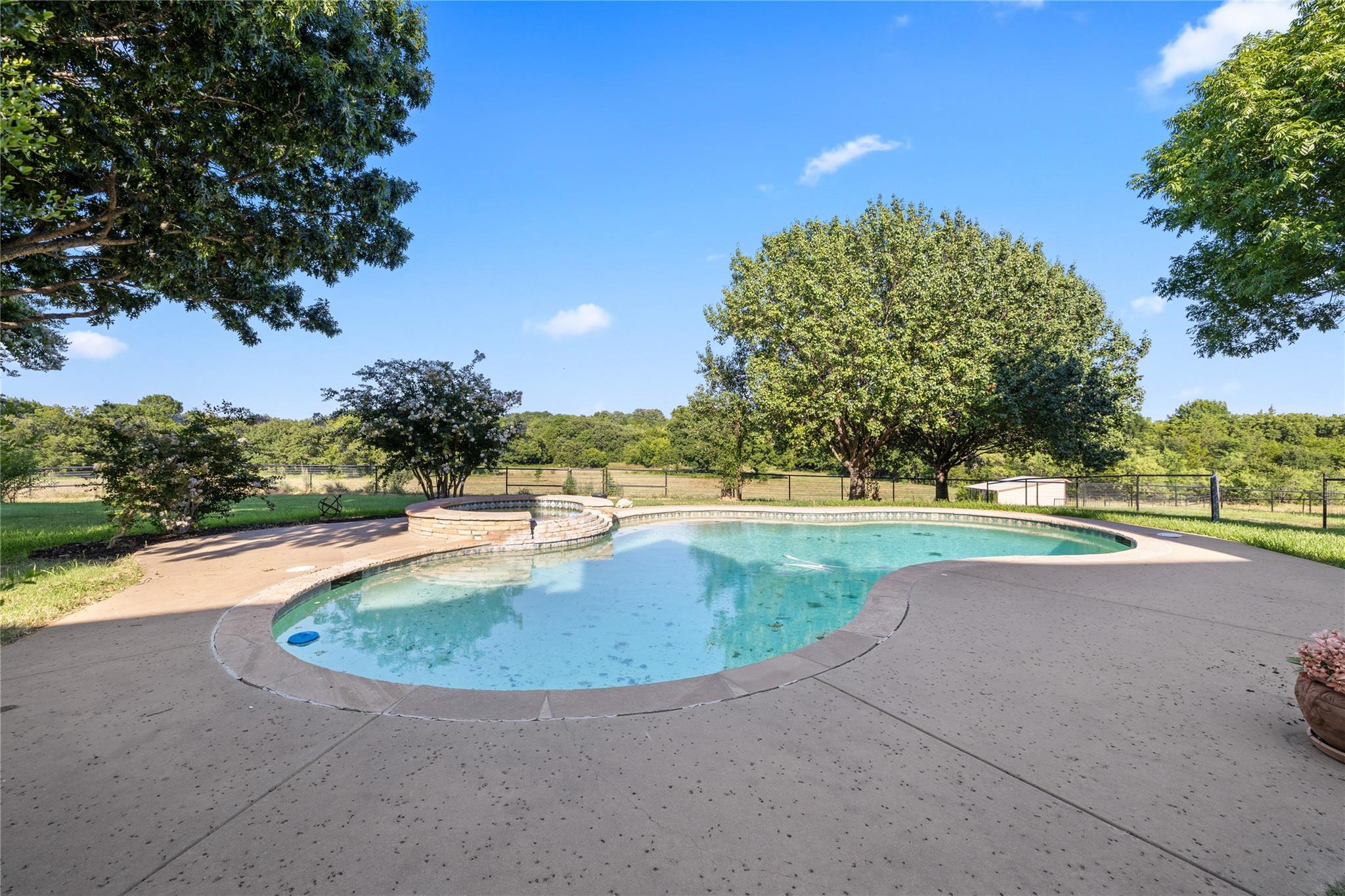 main property photo 9