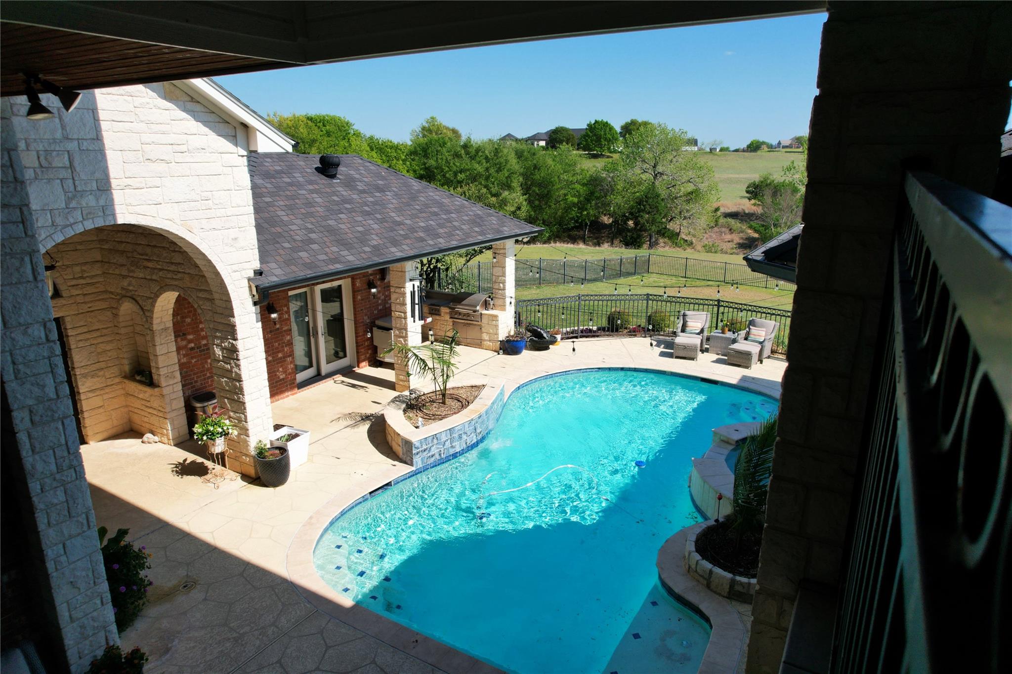 main property photo 20