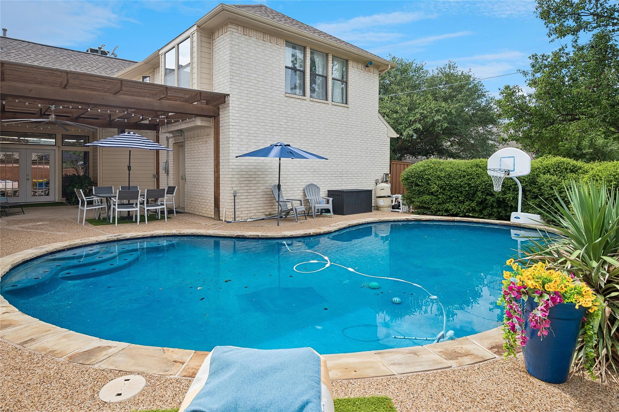 main property photo 32