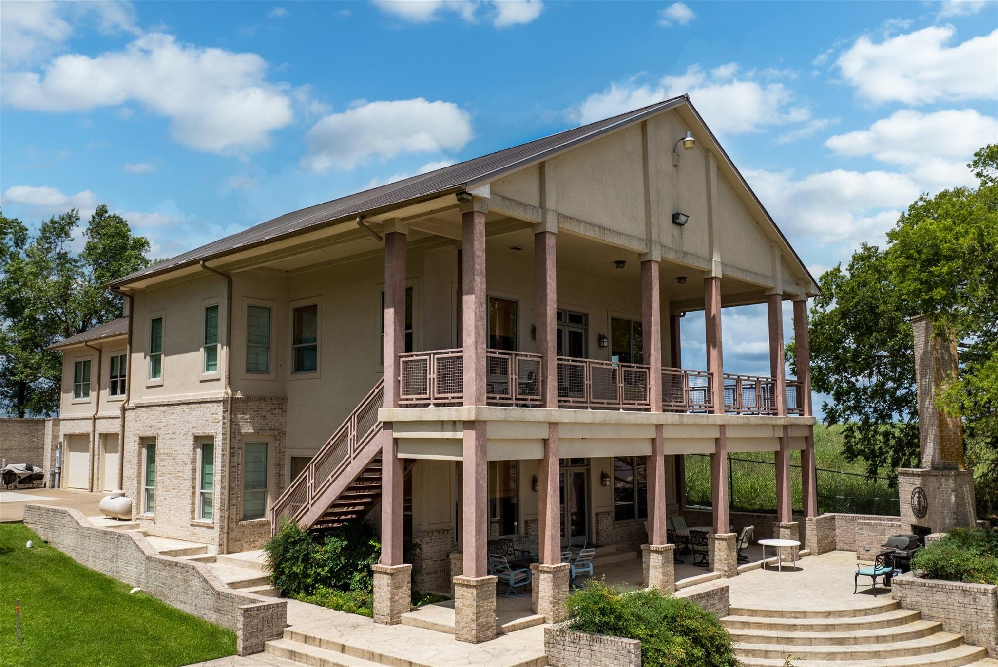 main property photo 18