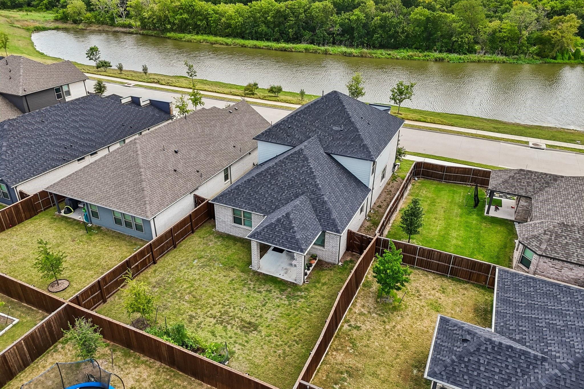 main property photo 30