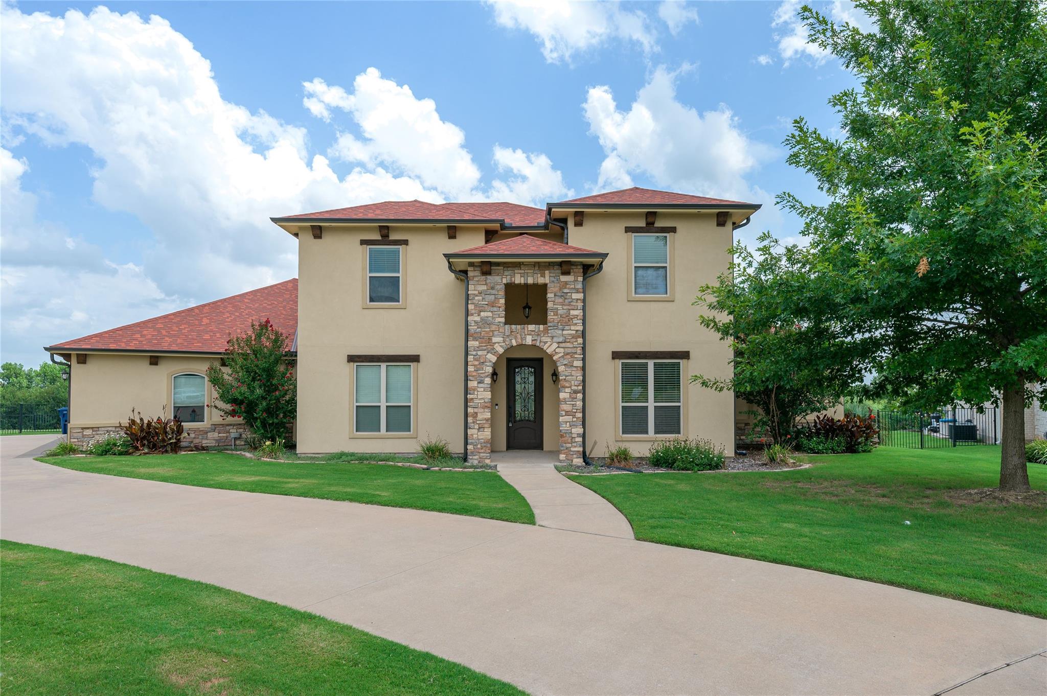 main property photo 2