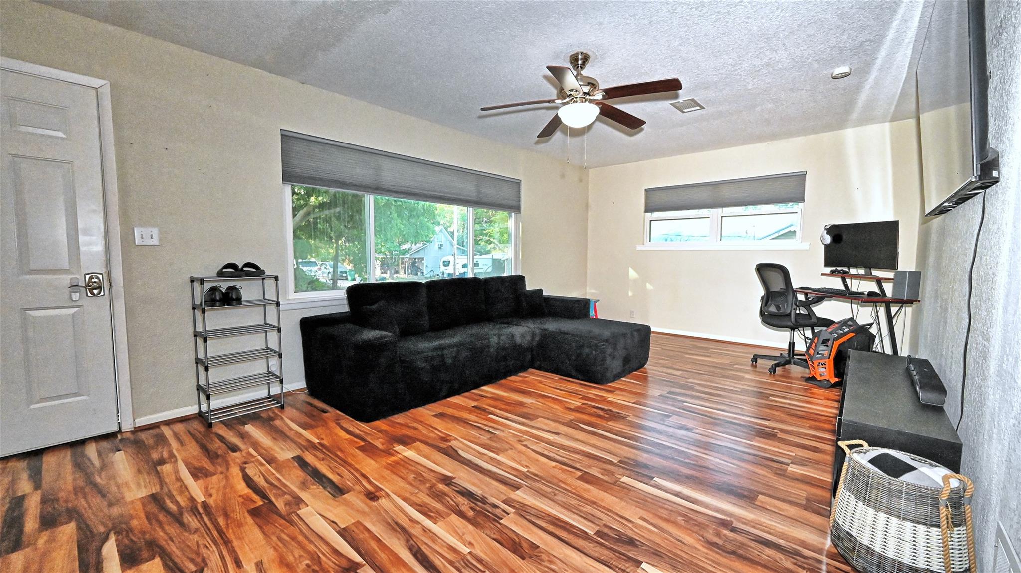 property viewer photo 7