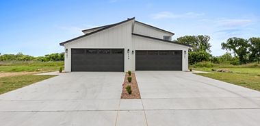image of property with 8 Bed | 5 Bath | 3,000 Sqft