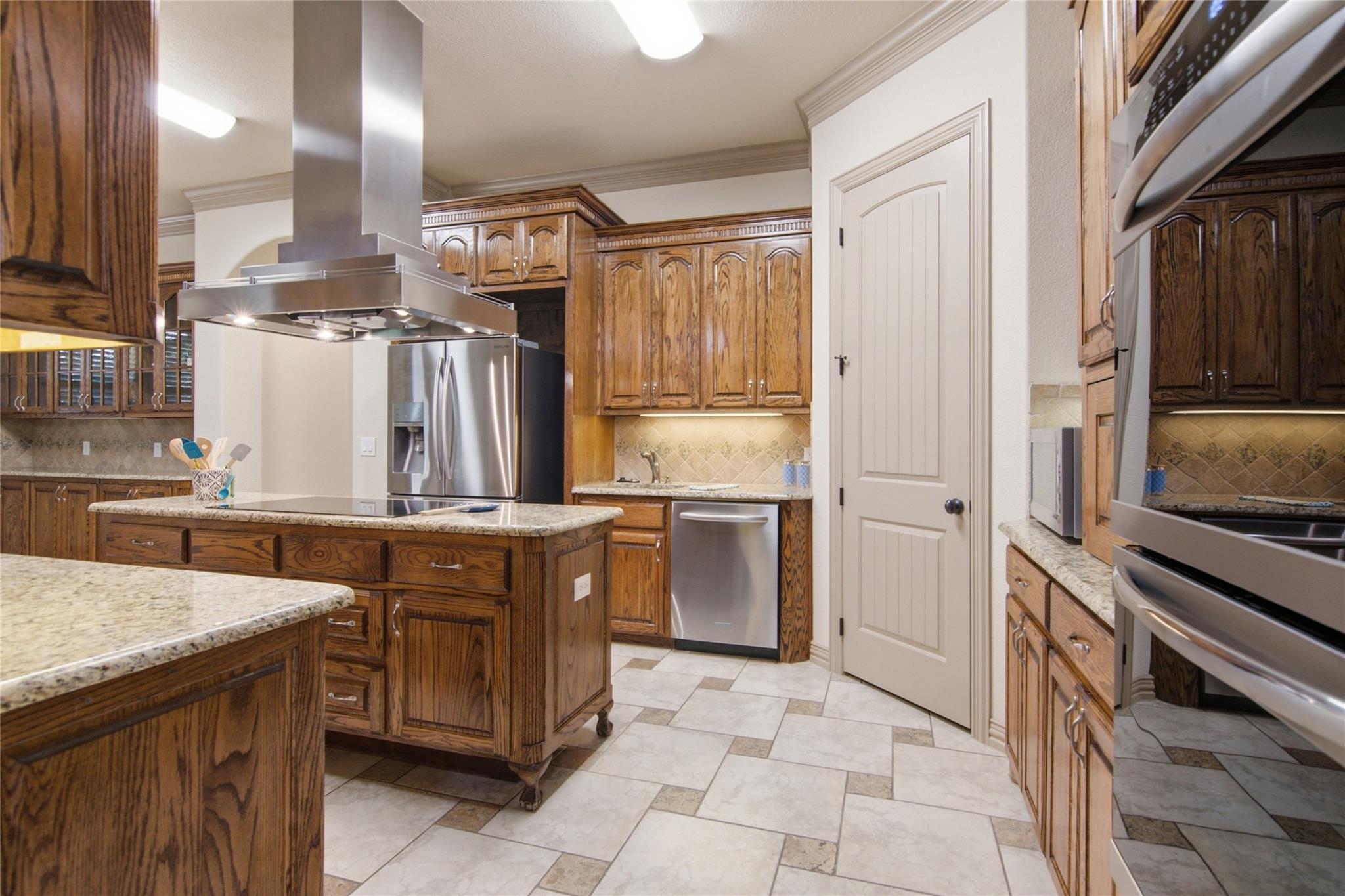 main property photo 12
