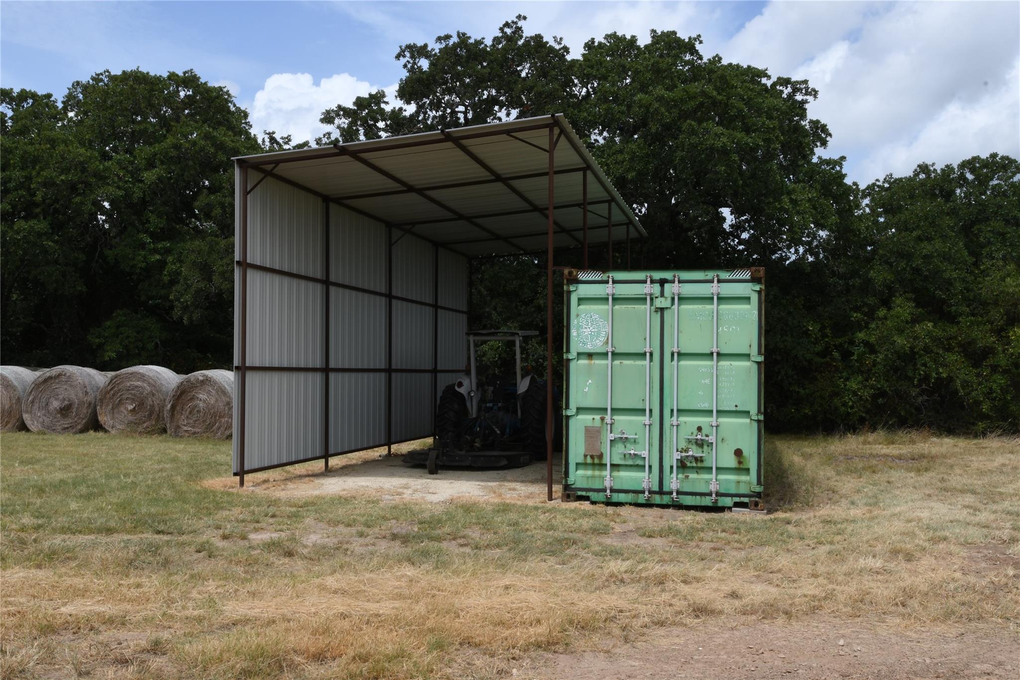 main property photo 32