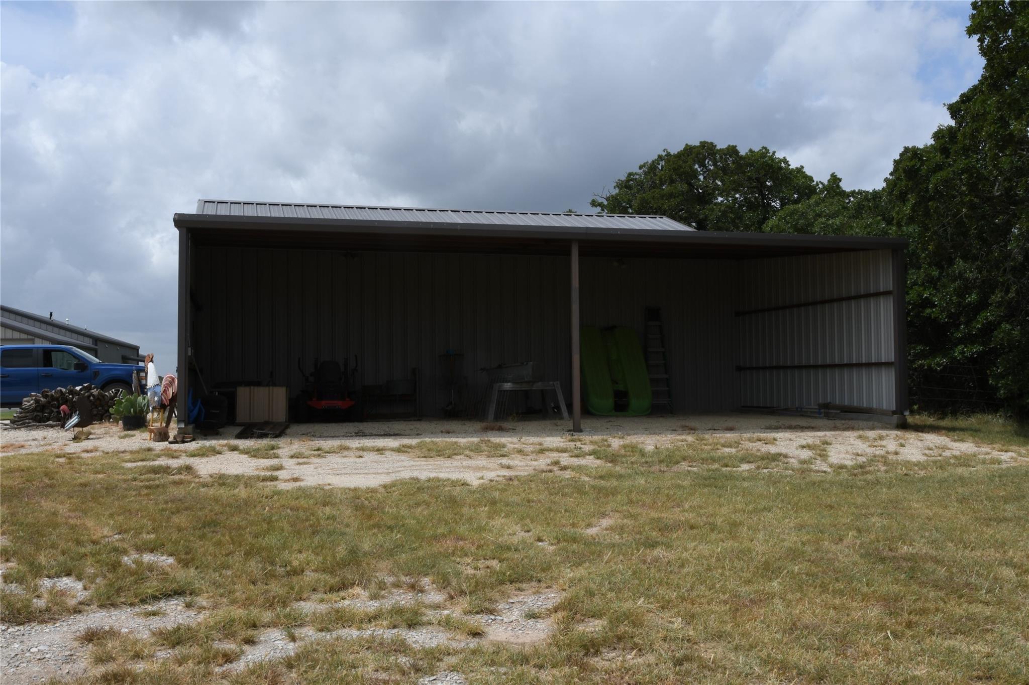 main property photo 33