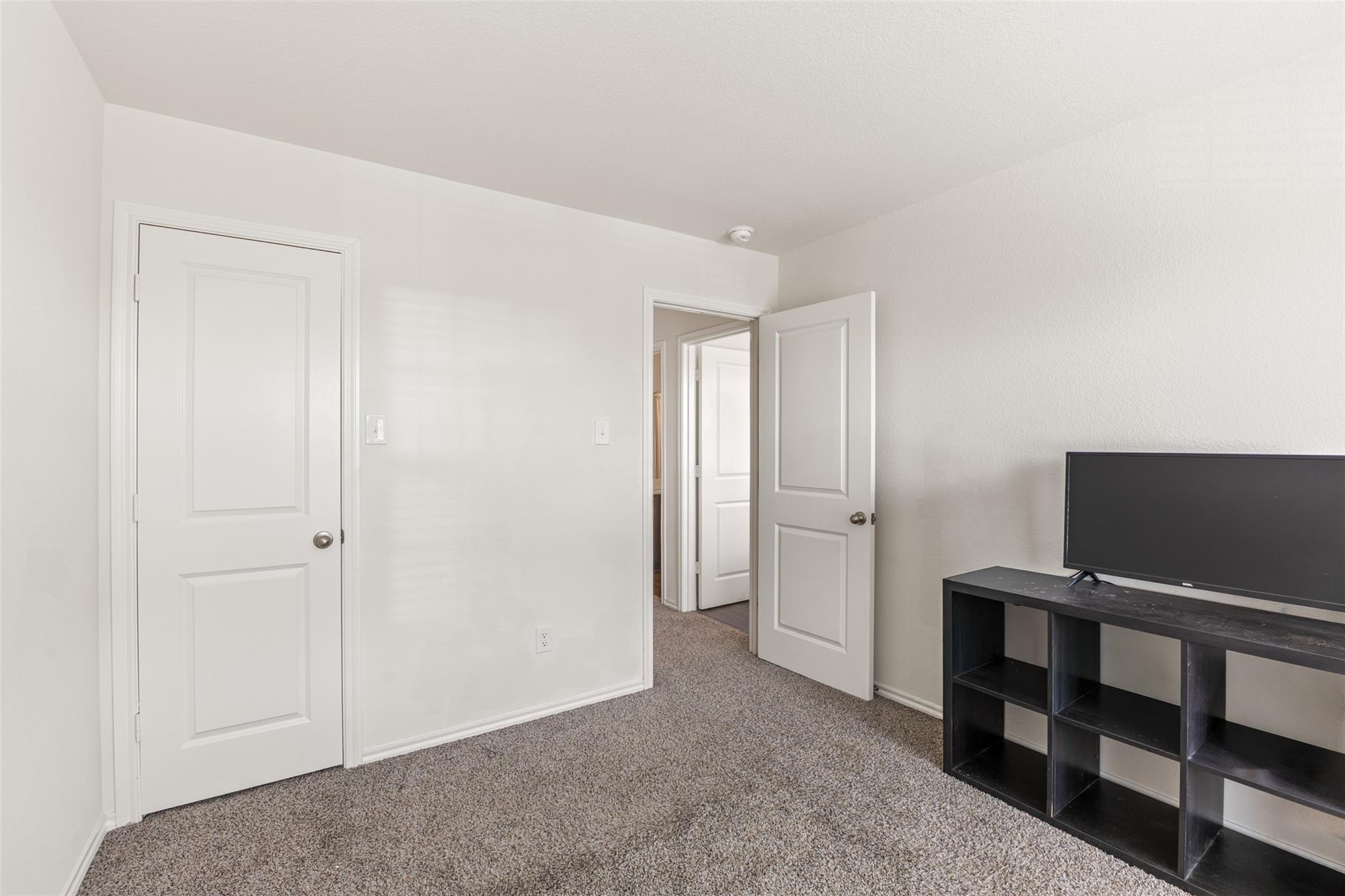 property viewer photo 18