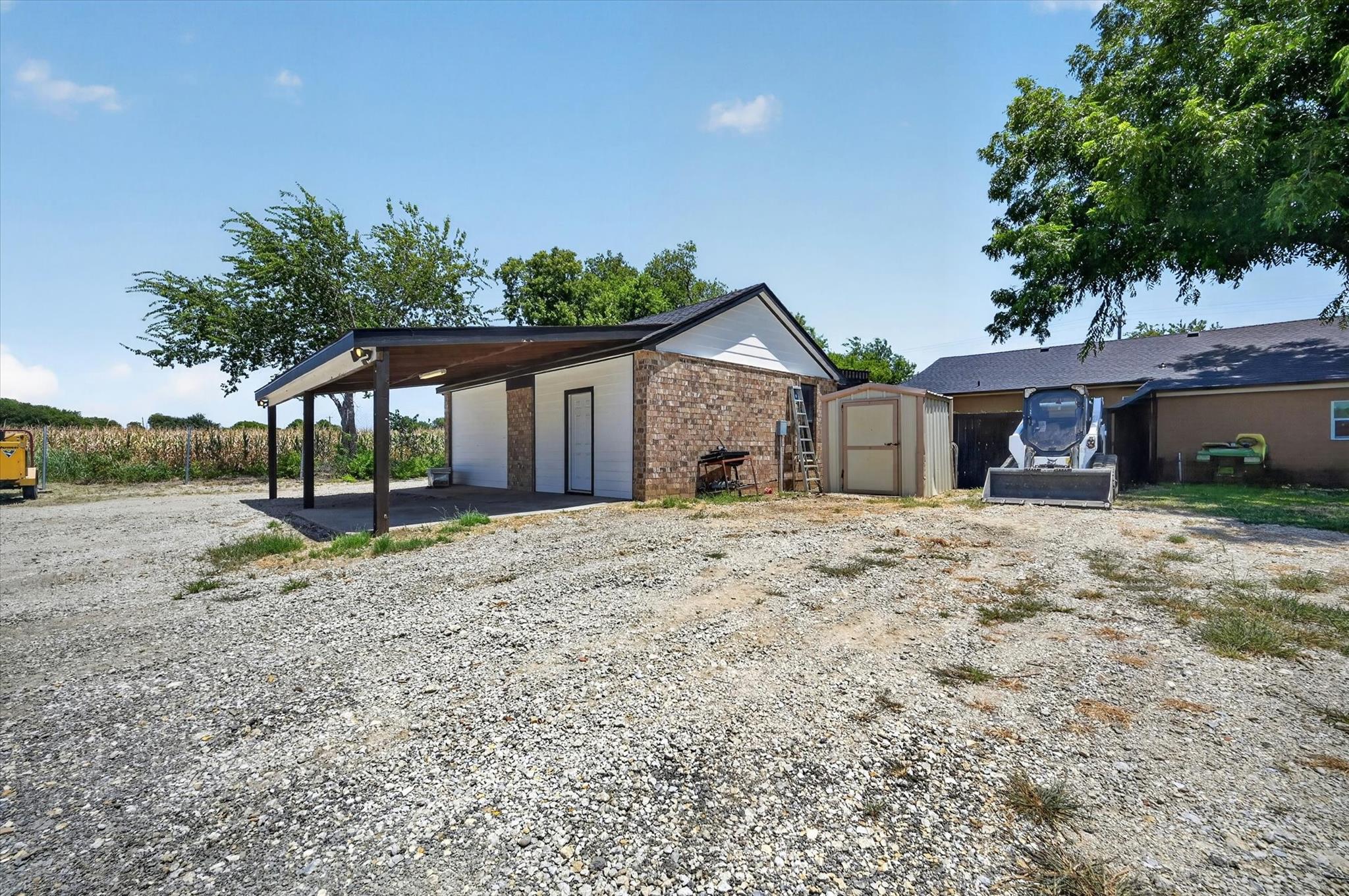 main property photo 29