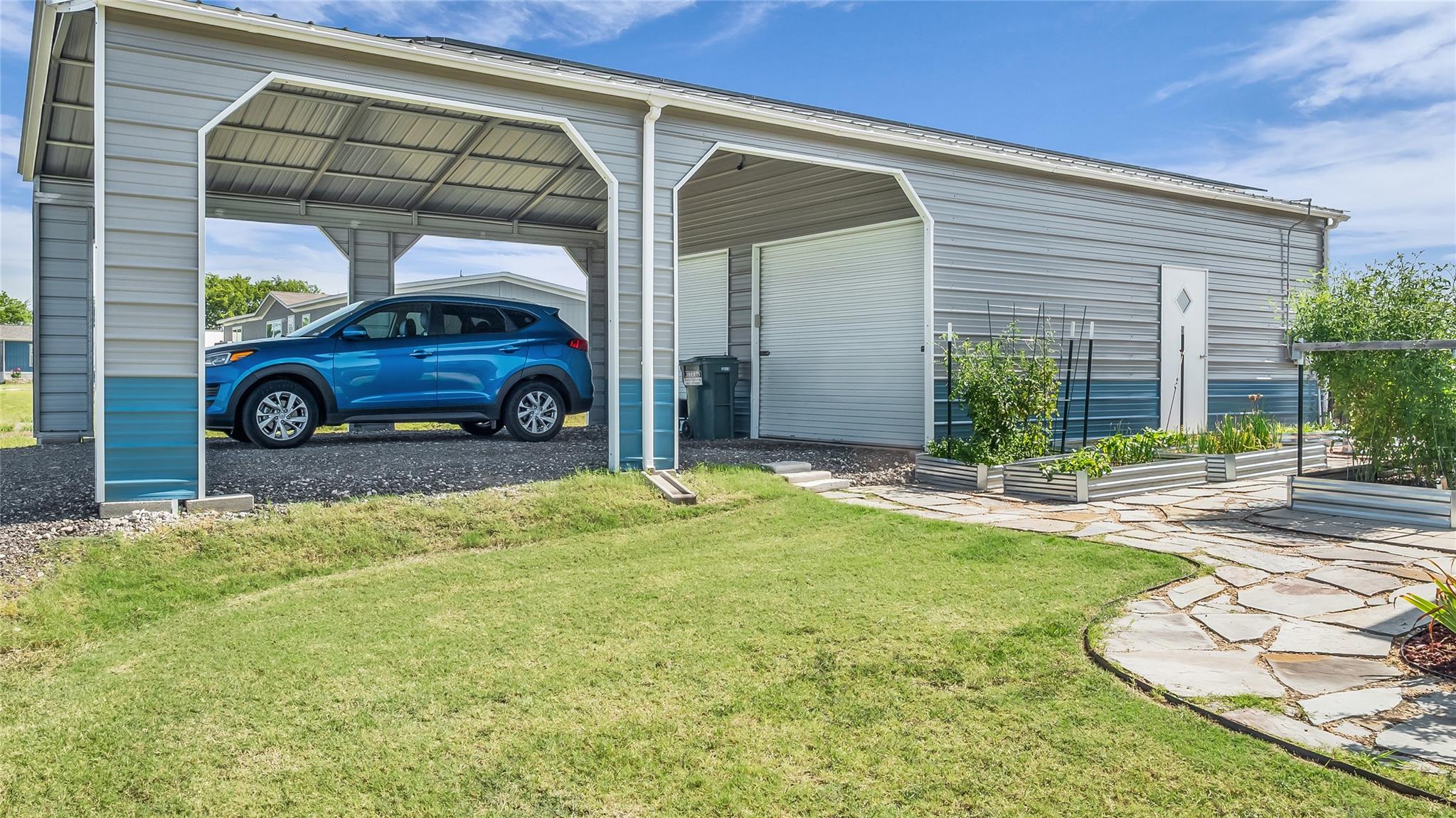 main property photo 8