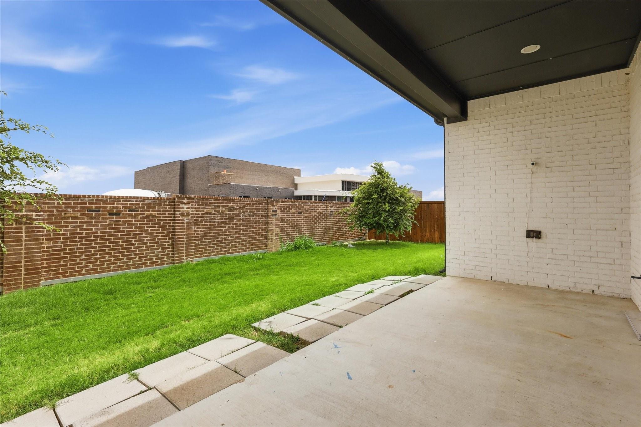 main property photo 28