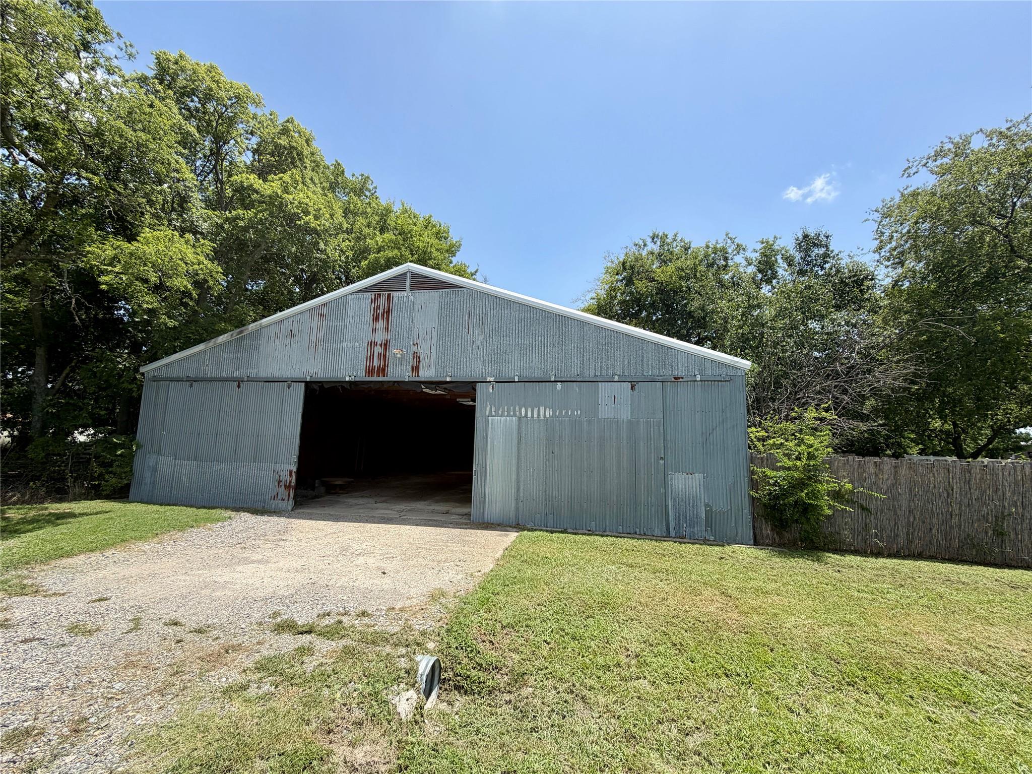 main property photo 14