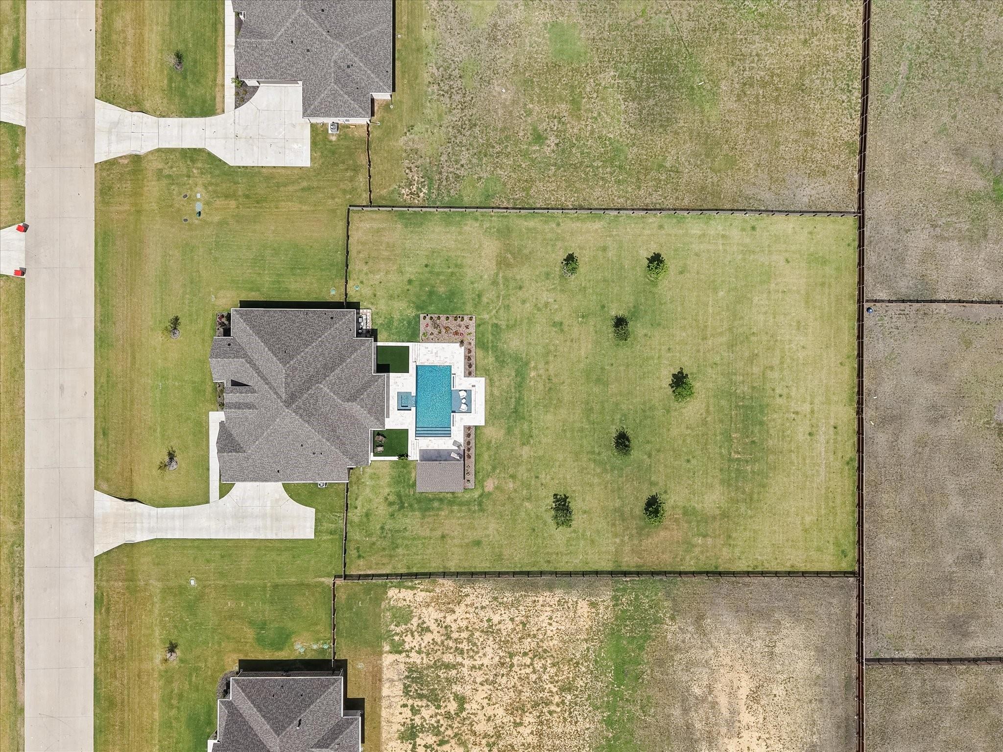 main property photo 37