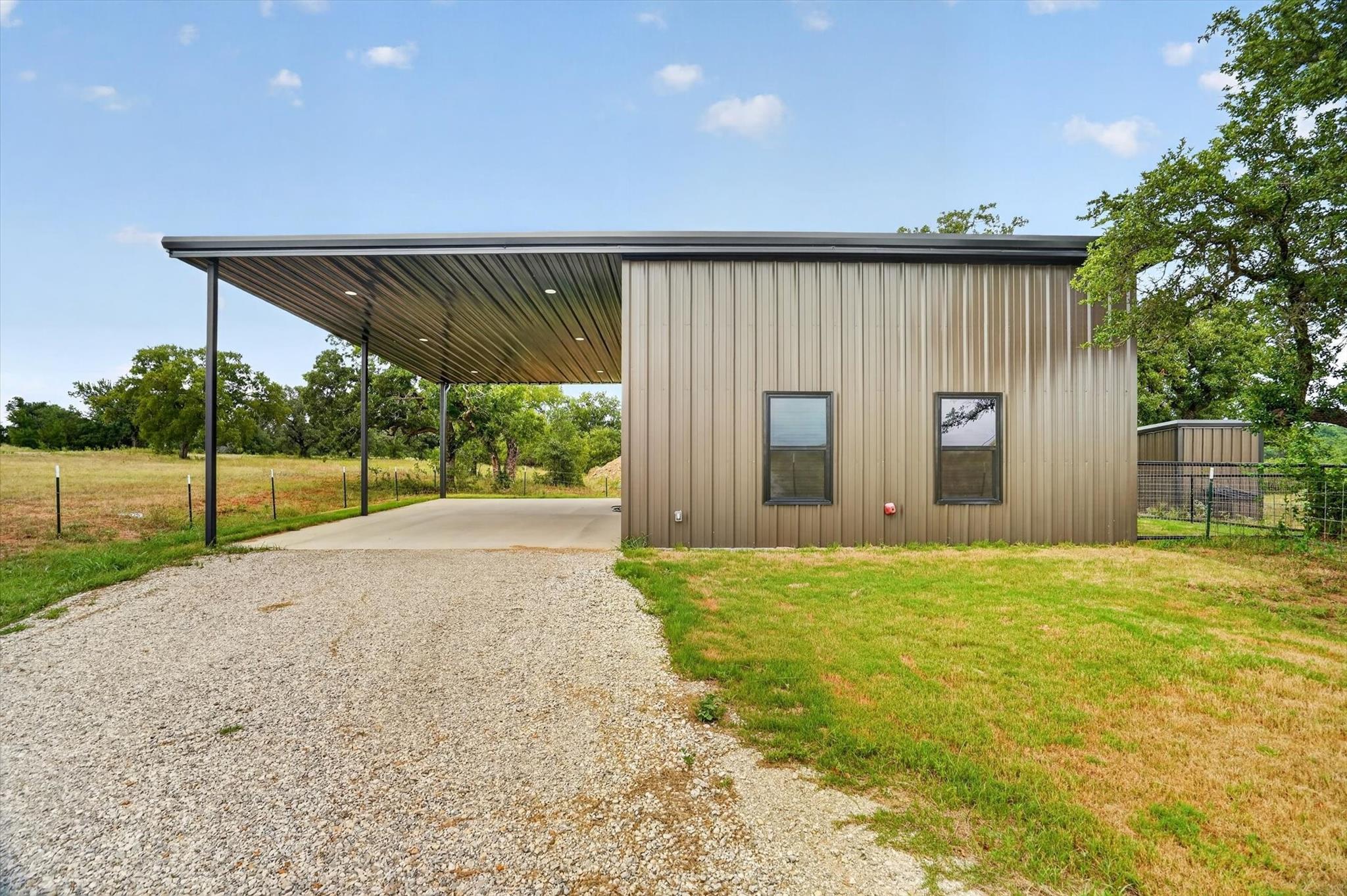 main property photo 31