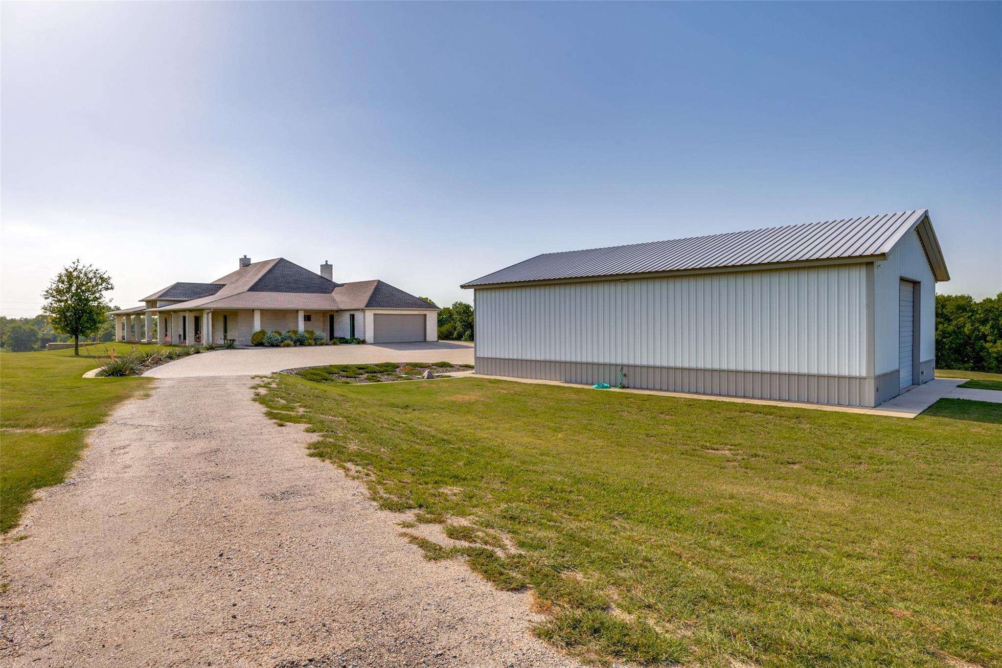 main property photo 33
