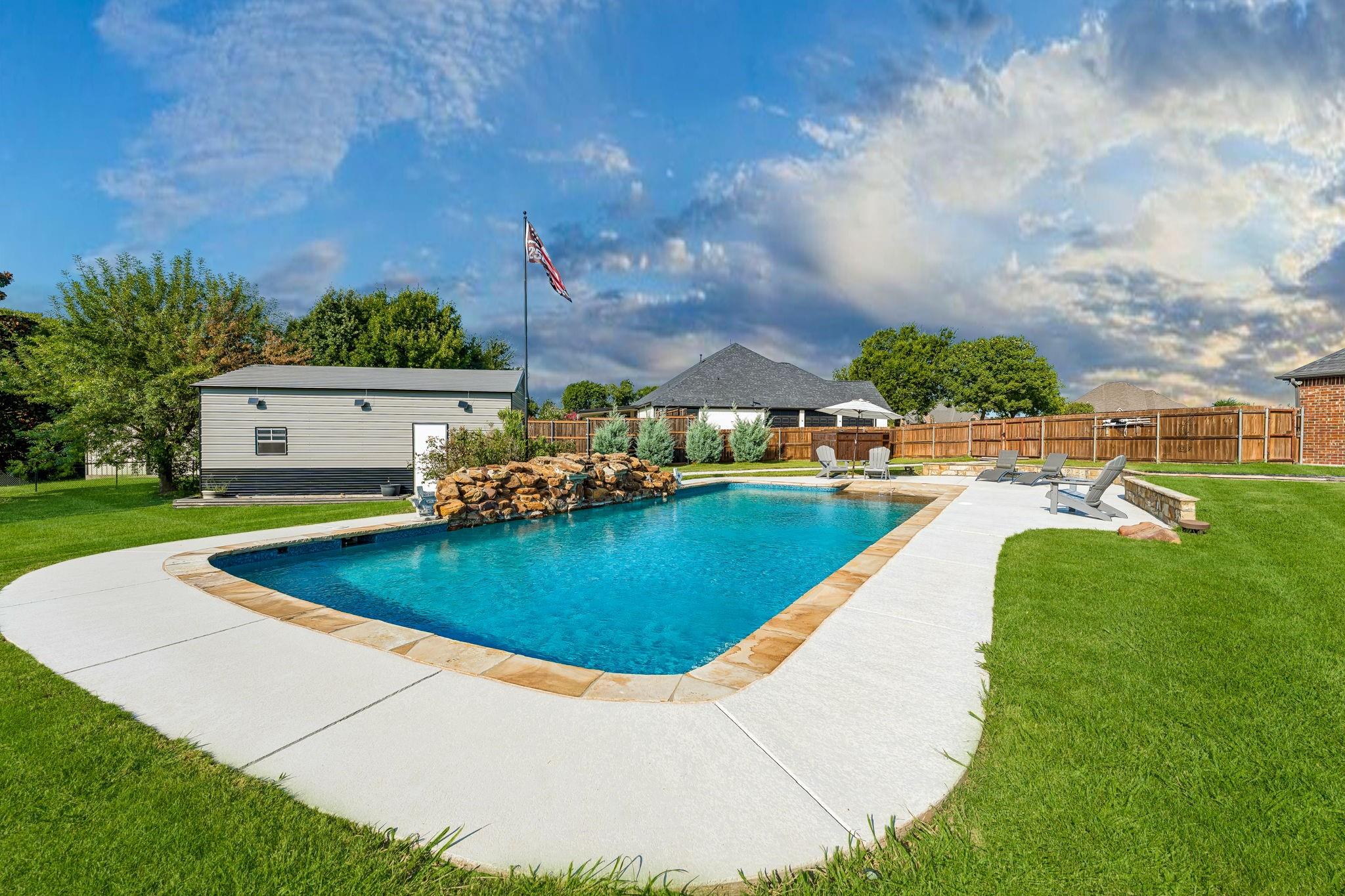 main property photo 30