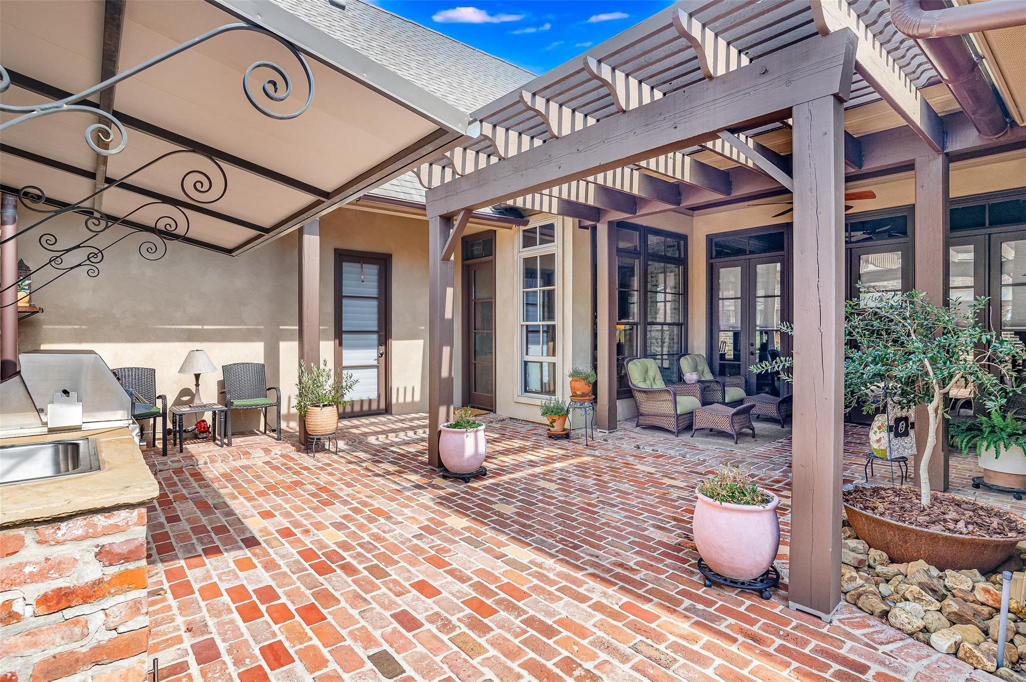 main property photo 33