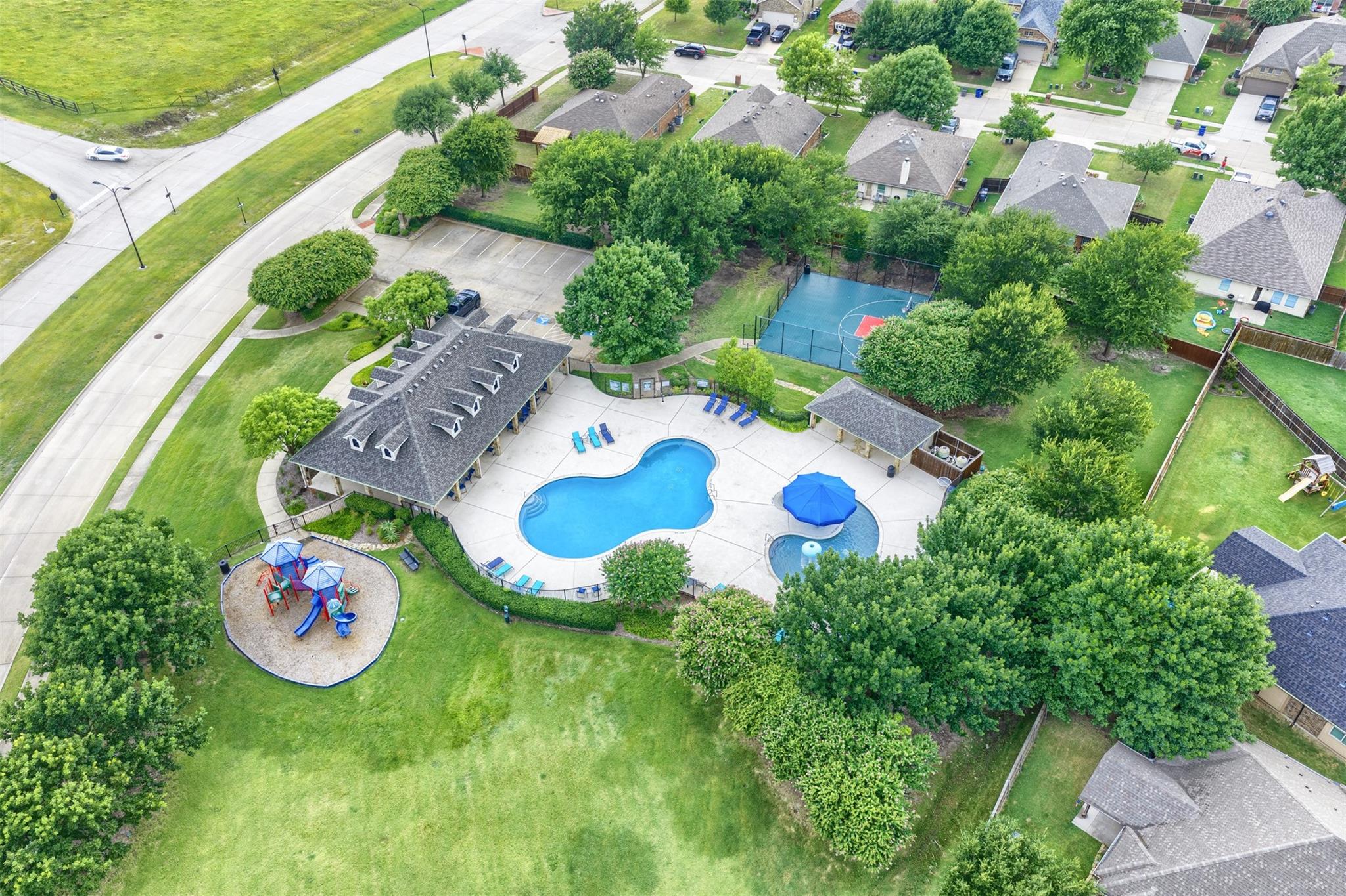 main property photo 28
