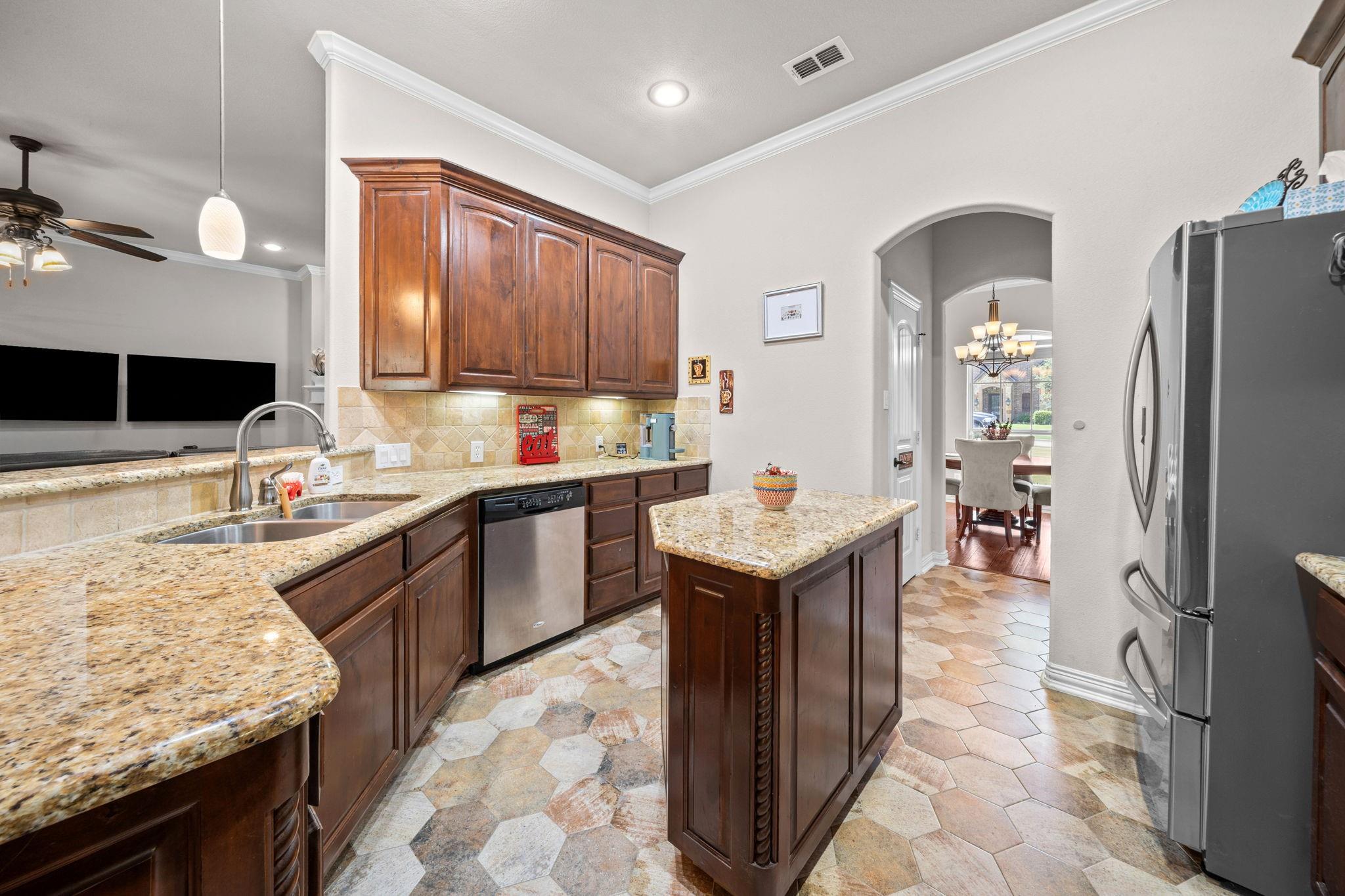main property photo 10