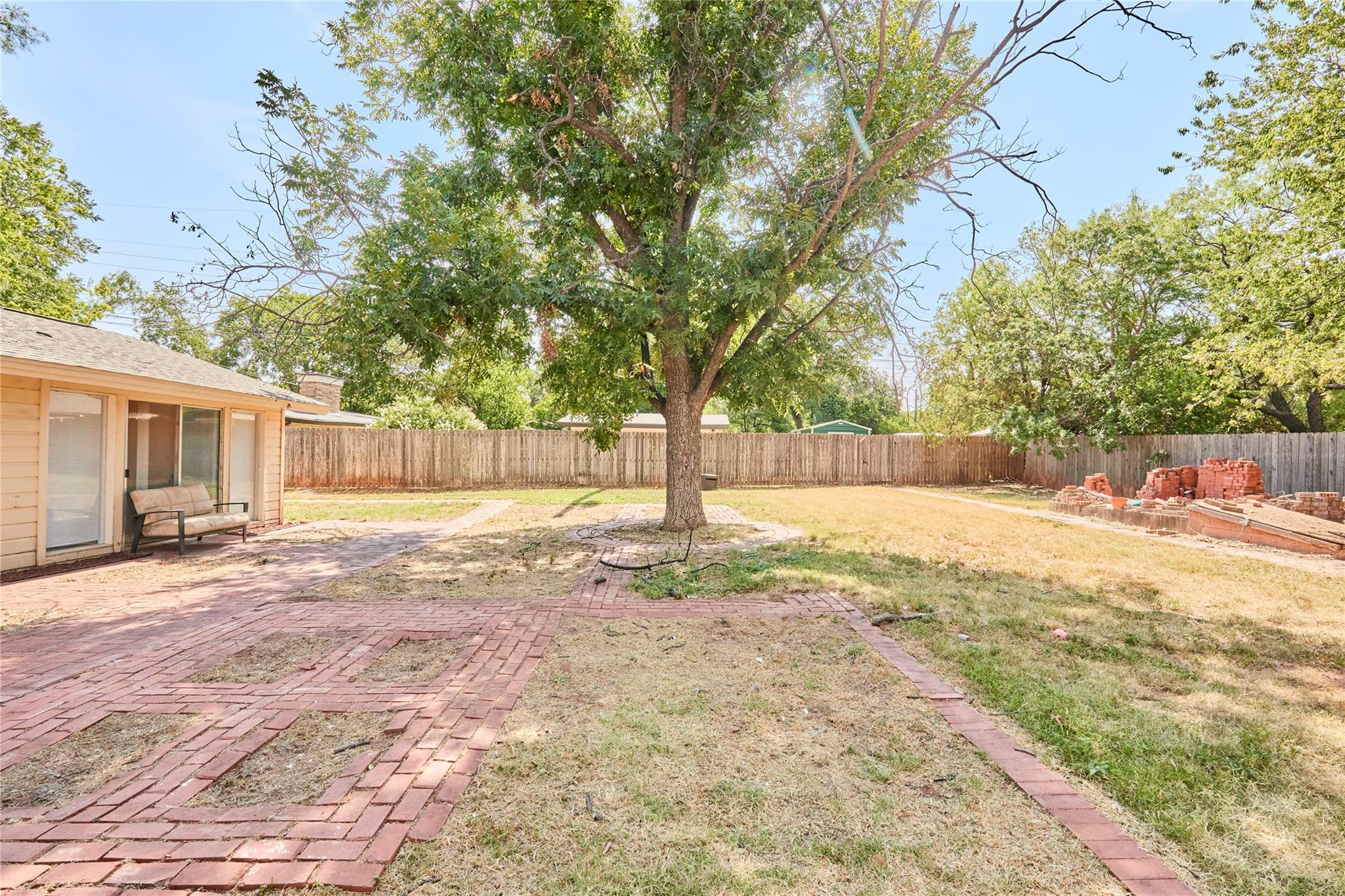 main property photo 28