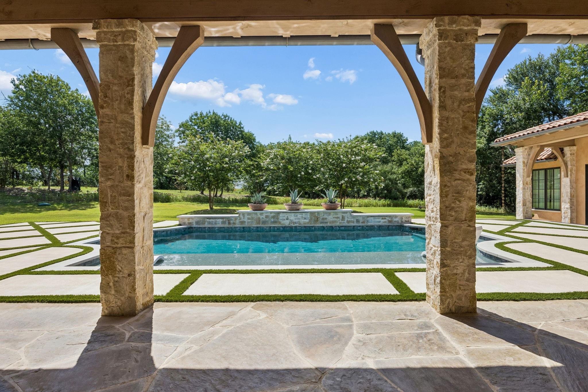 main property photo 22