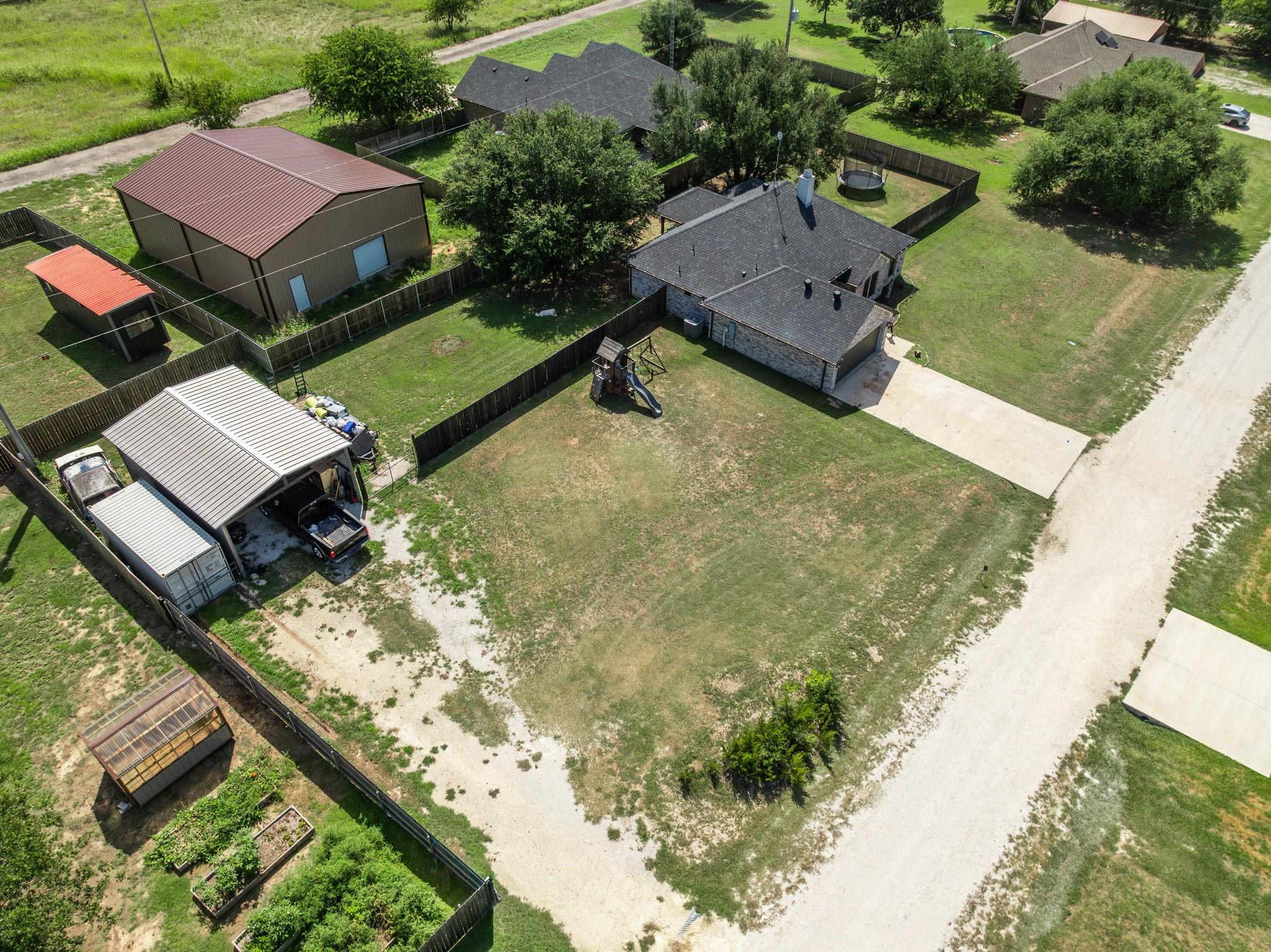 main property photo 28