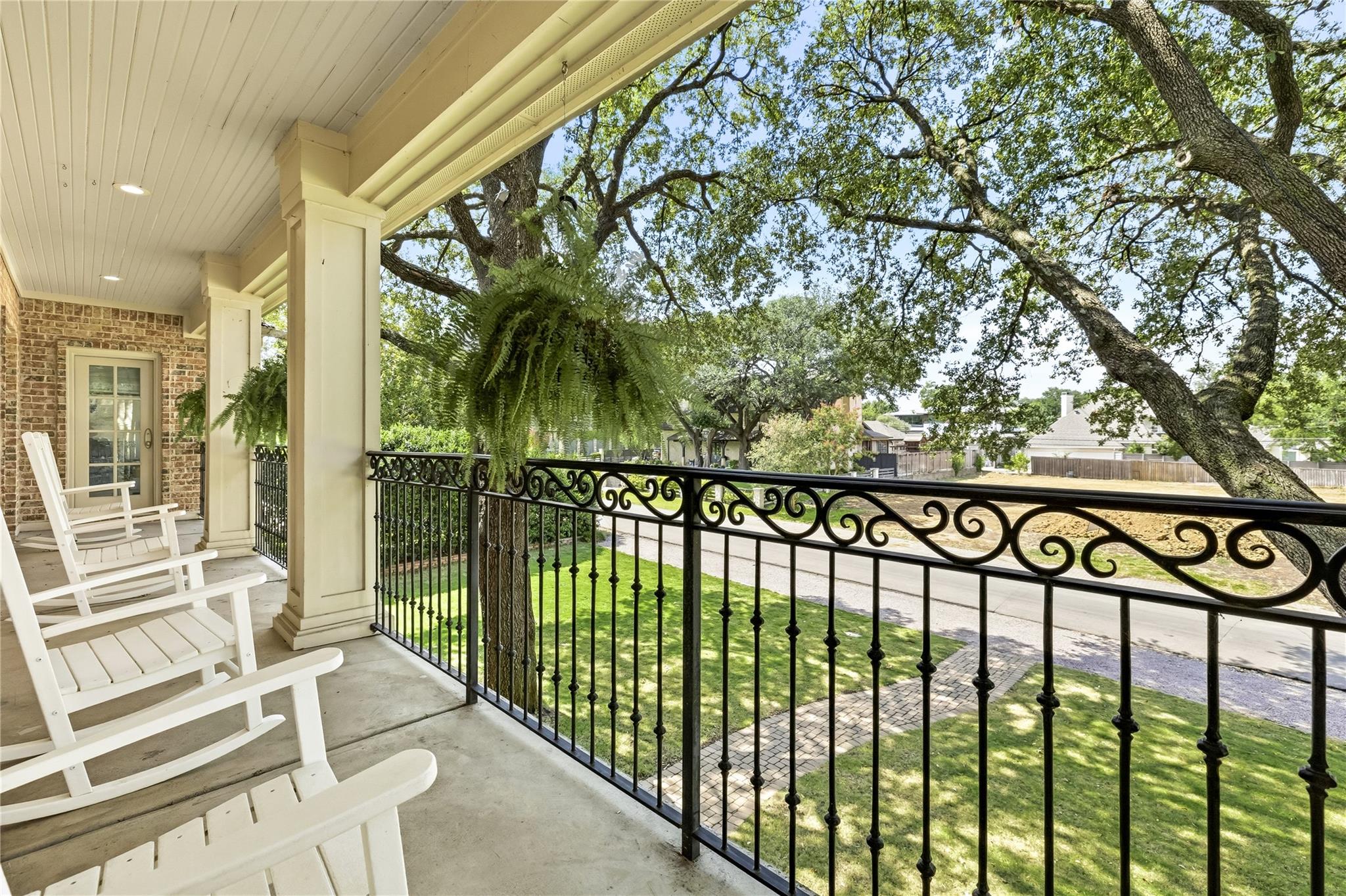 main property photo 28